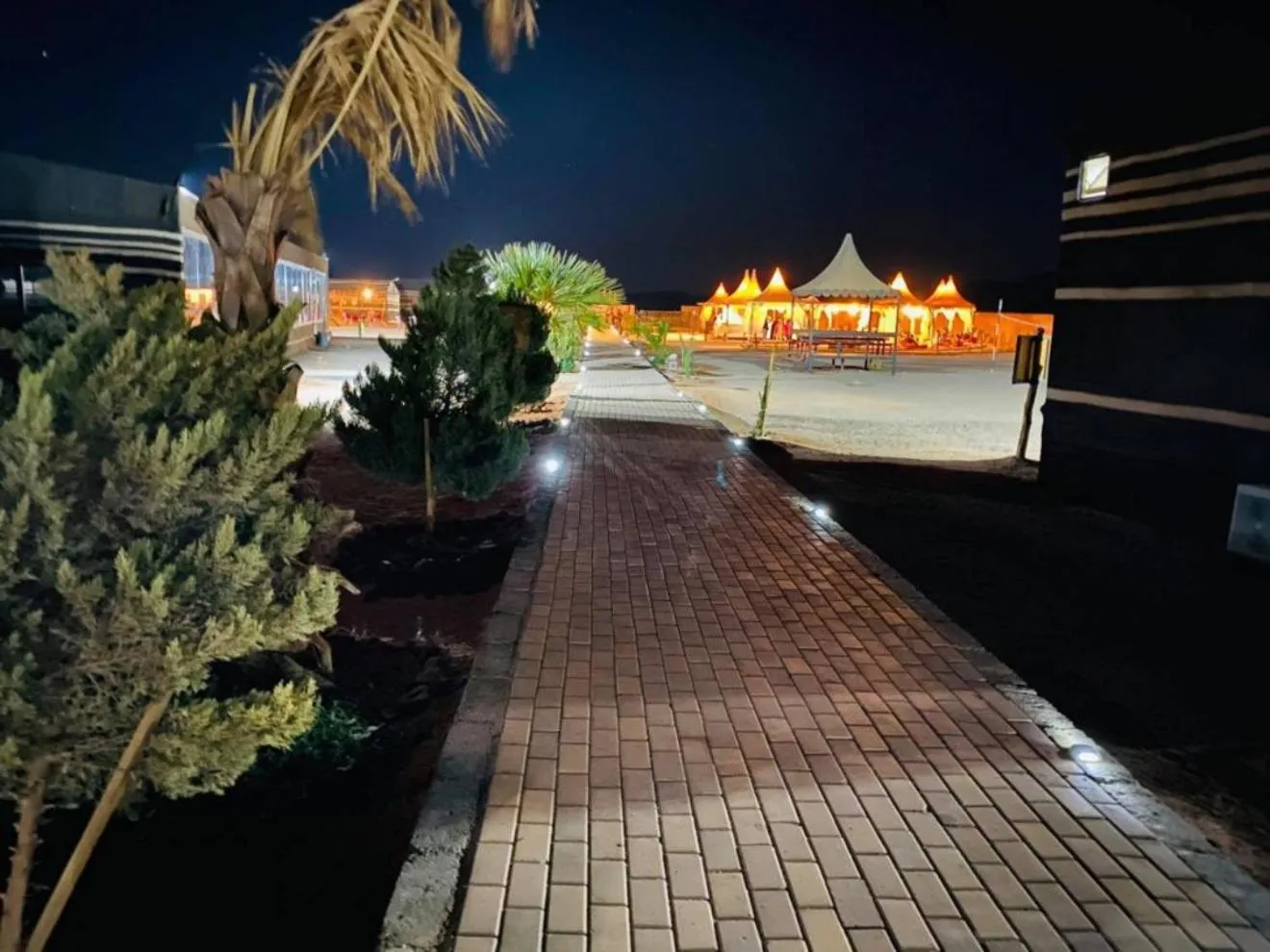 Restaurant/places to eat in Al Sultana Luxury Camp