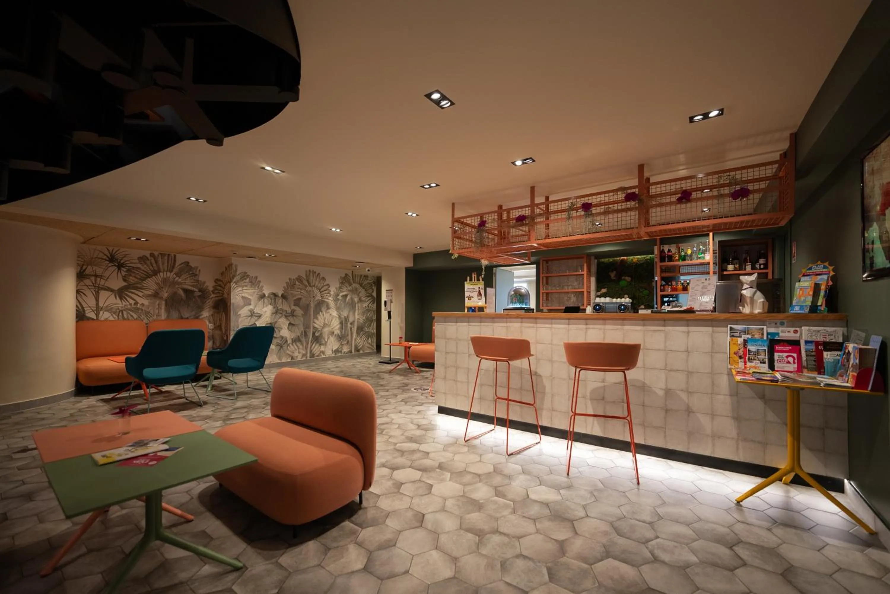 Lounge or bar in Mercure Perpignan Centre