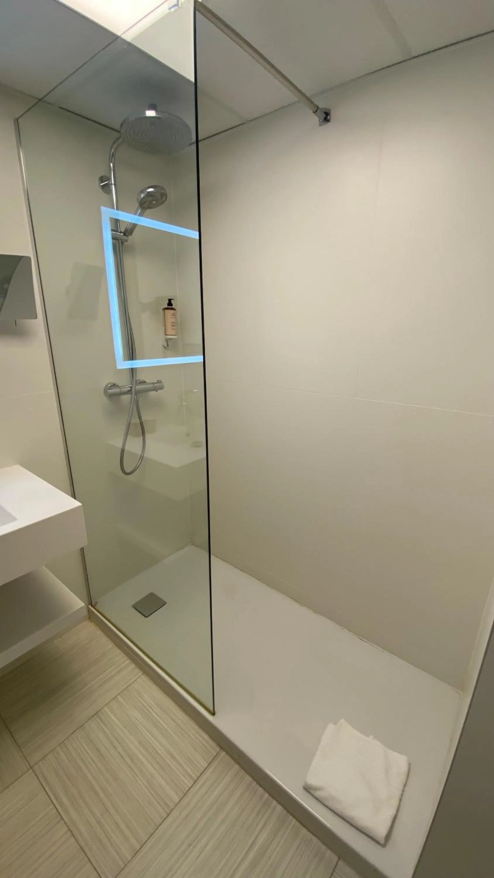 Bathroom in Mercure Perpignan Centre