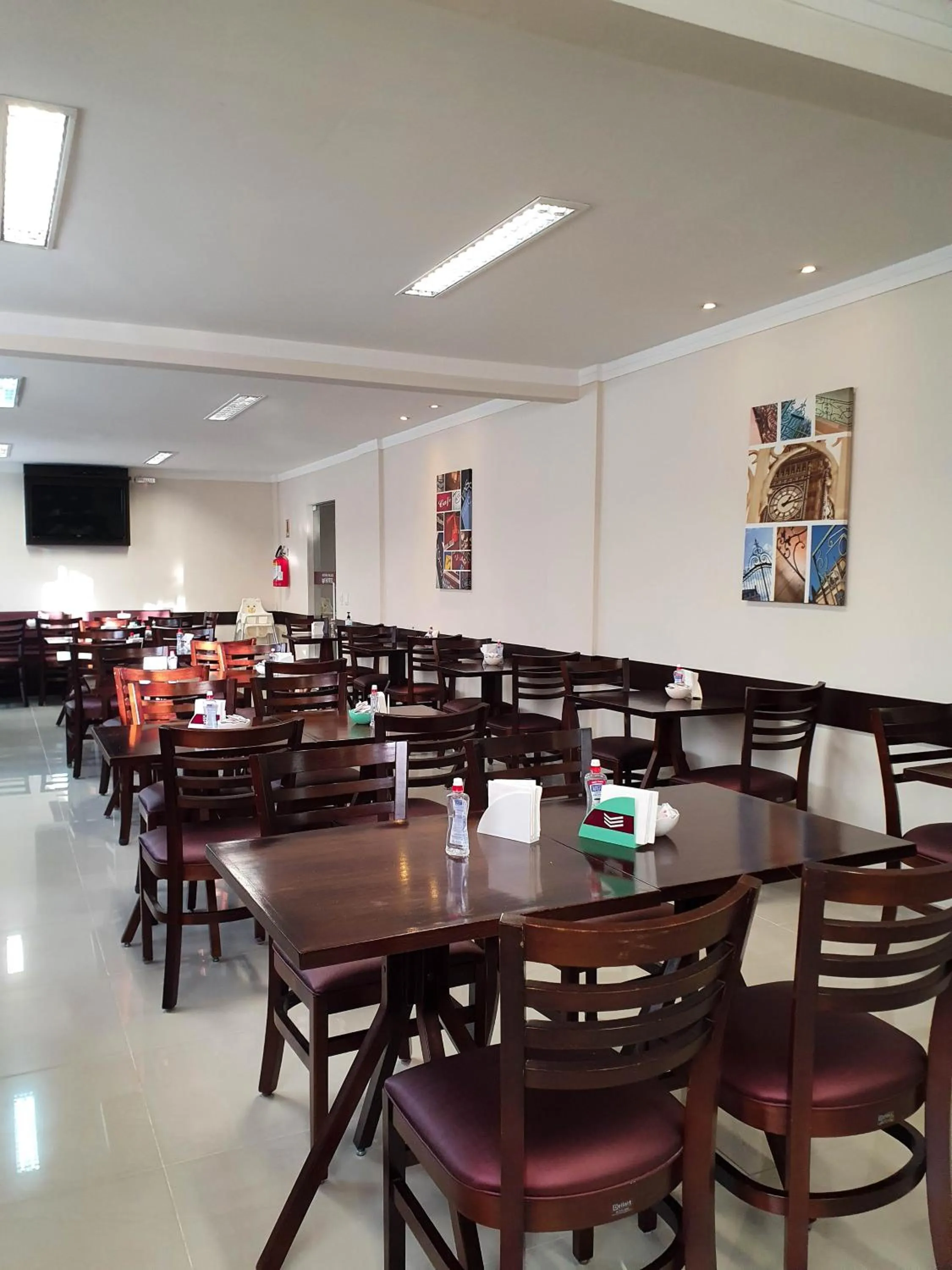 Restaurant/places to eat in Avenida Palace Hotel