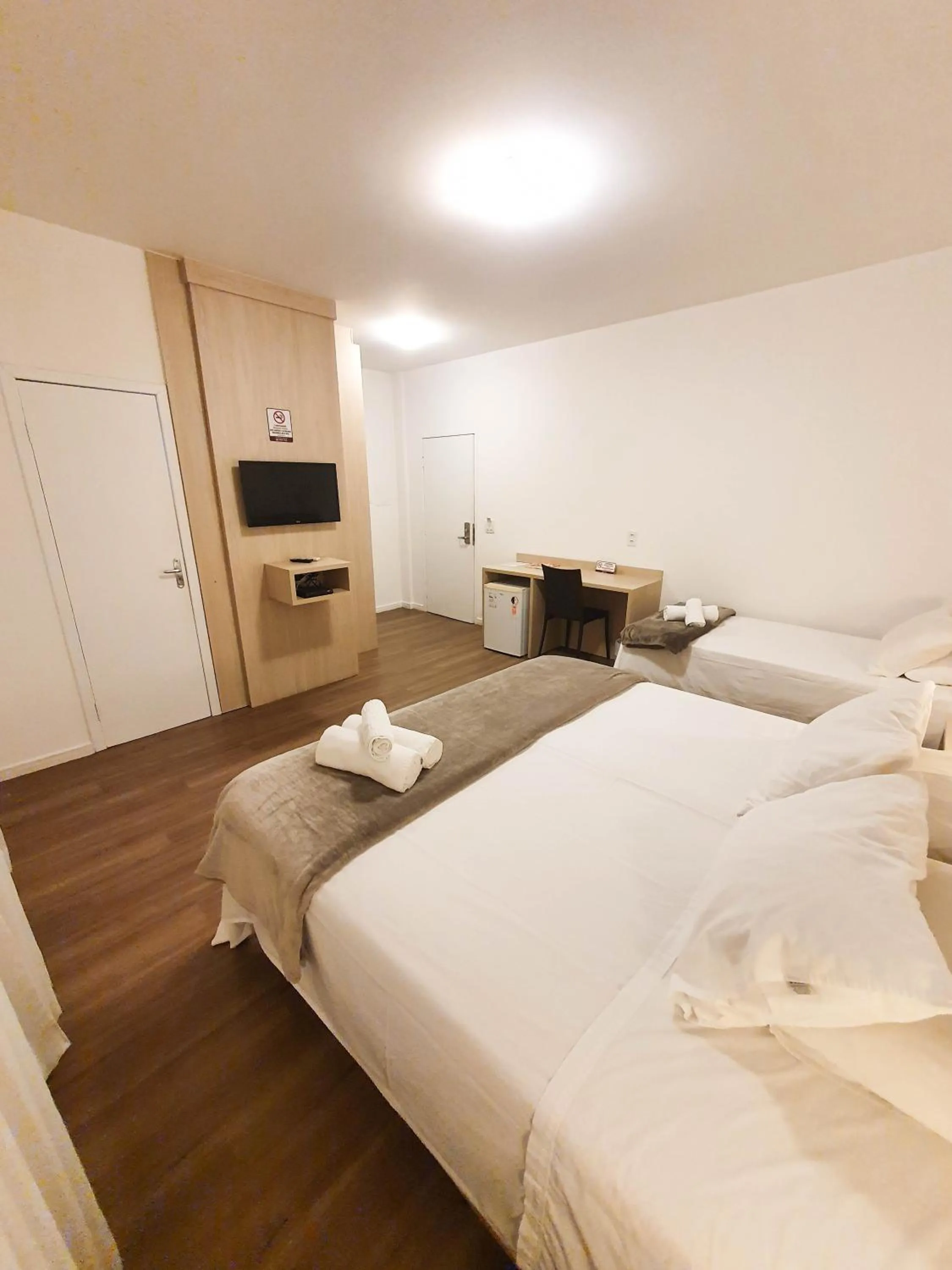 Communal lounge/ TV room, Bed in Avenida Palace Hotel