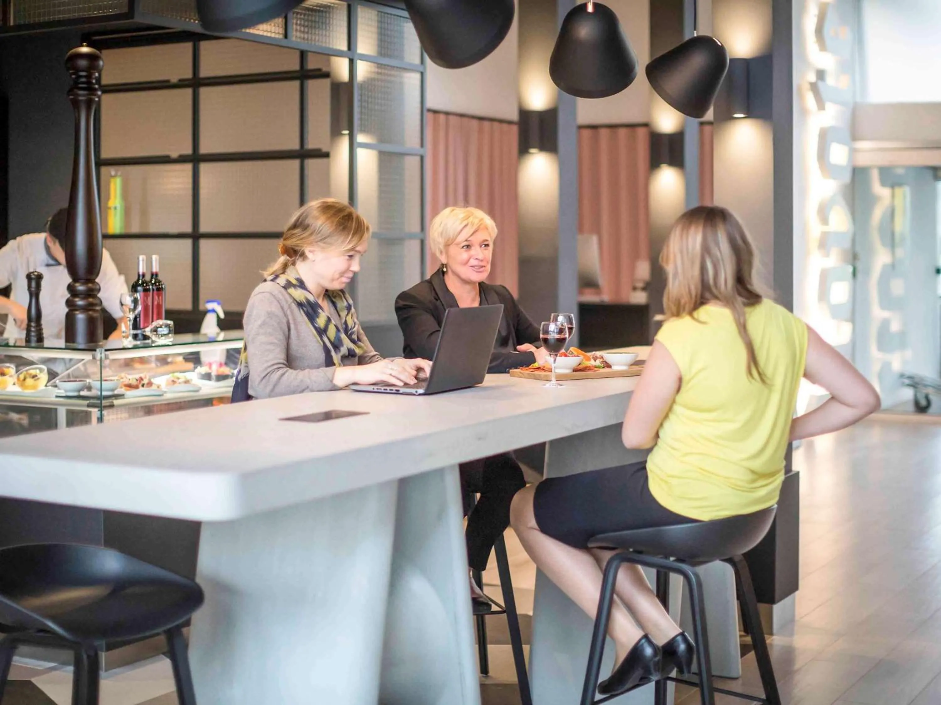 Lounge or bar in Novotel Lille Aéroport