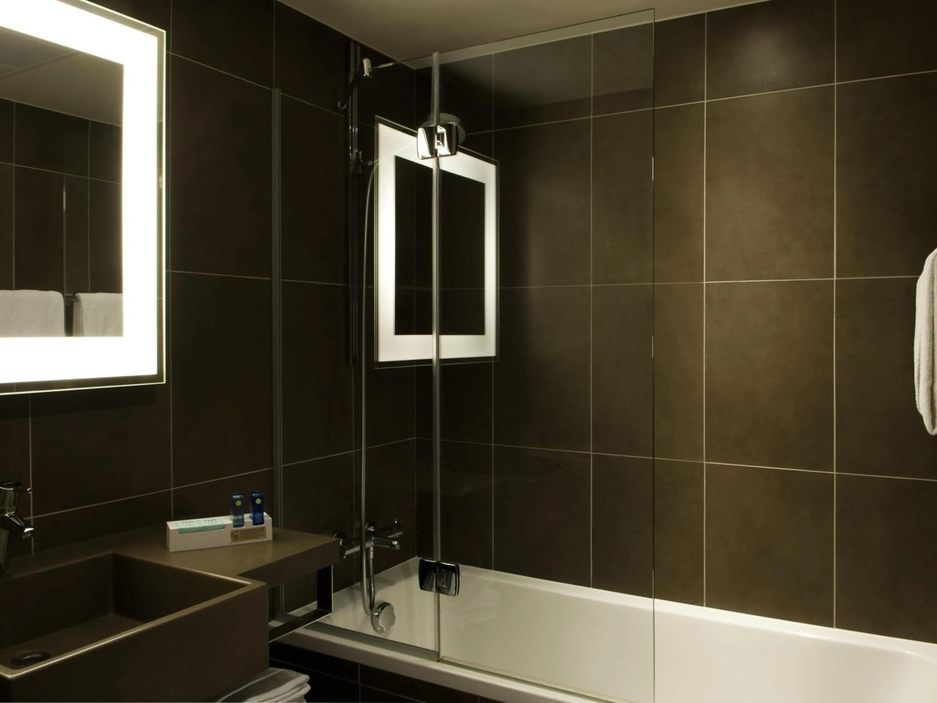 Bedroom in Novotel Lille Aéroport