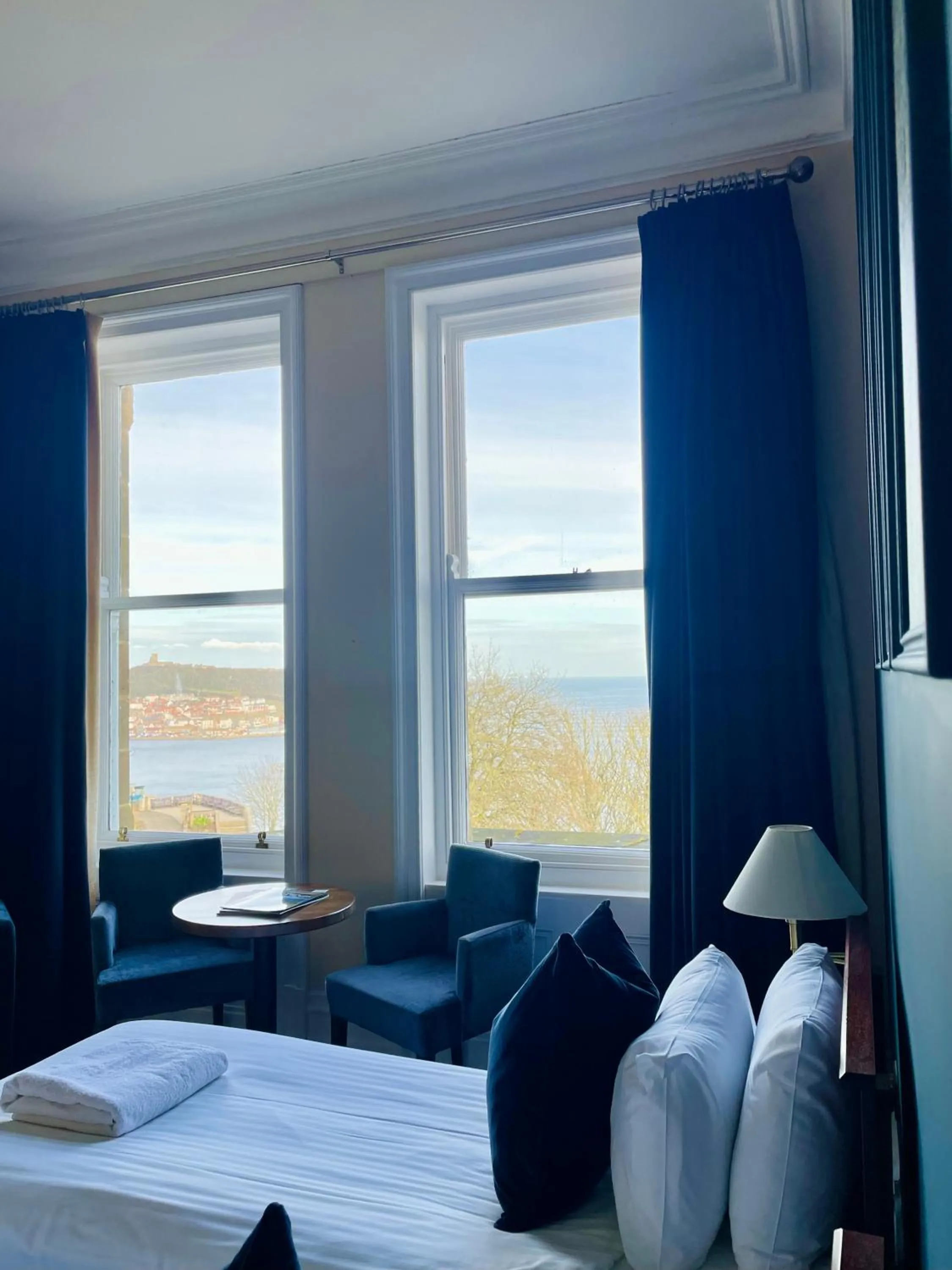 Seating area, Bed in Weston Hotel