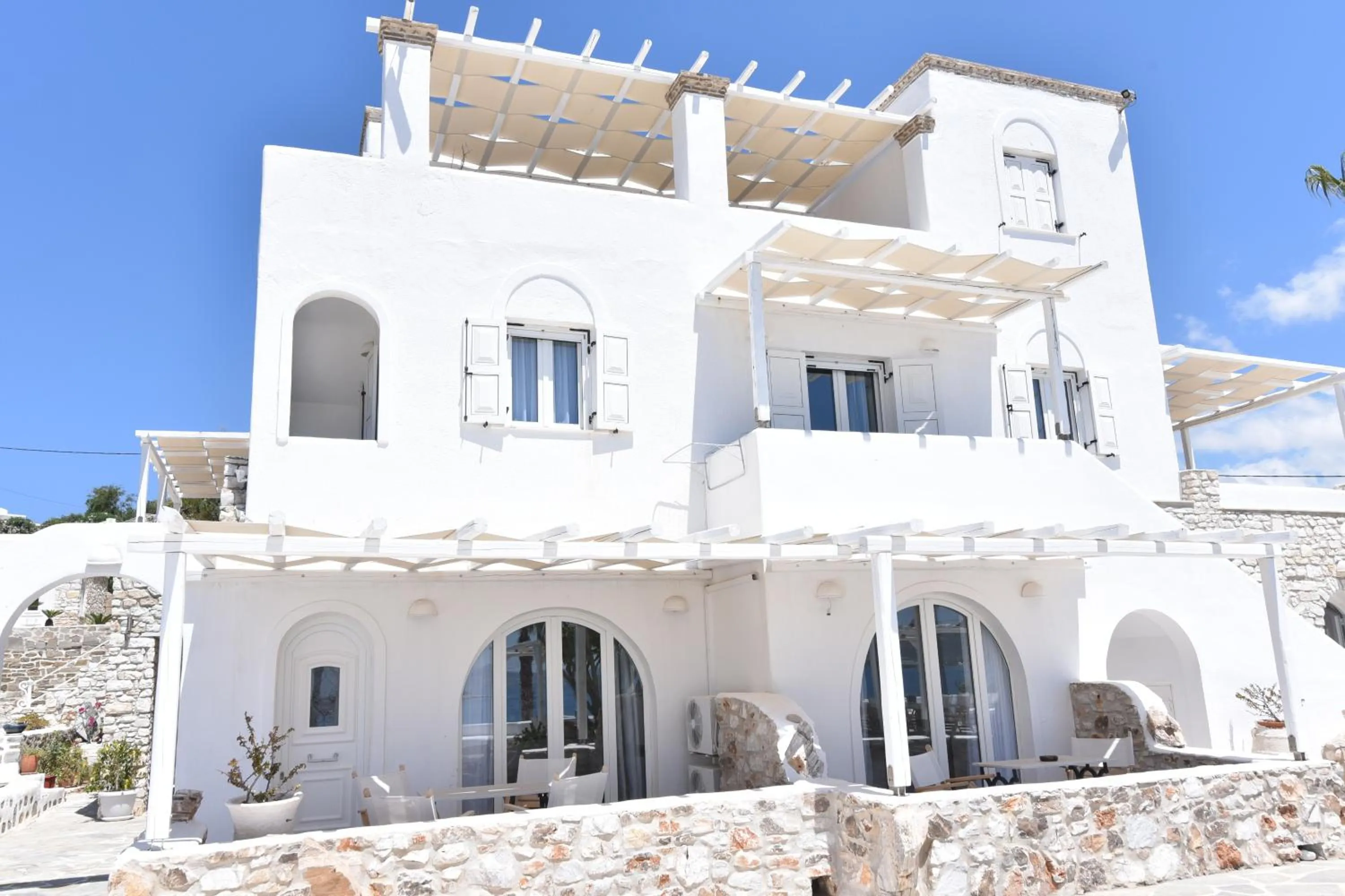 Property building in Paradiso Boutique