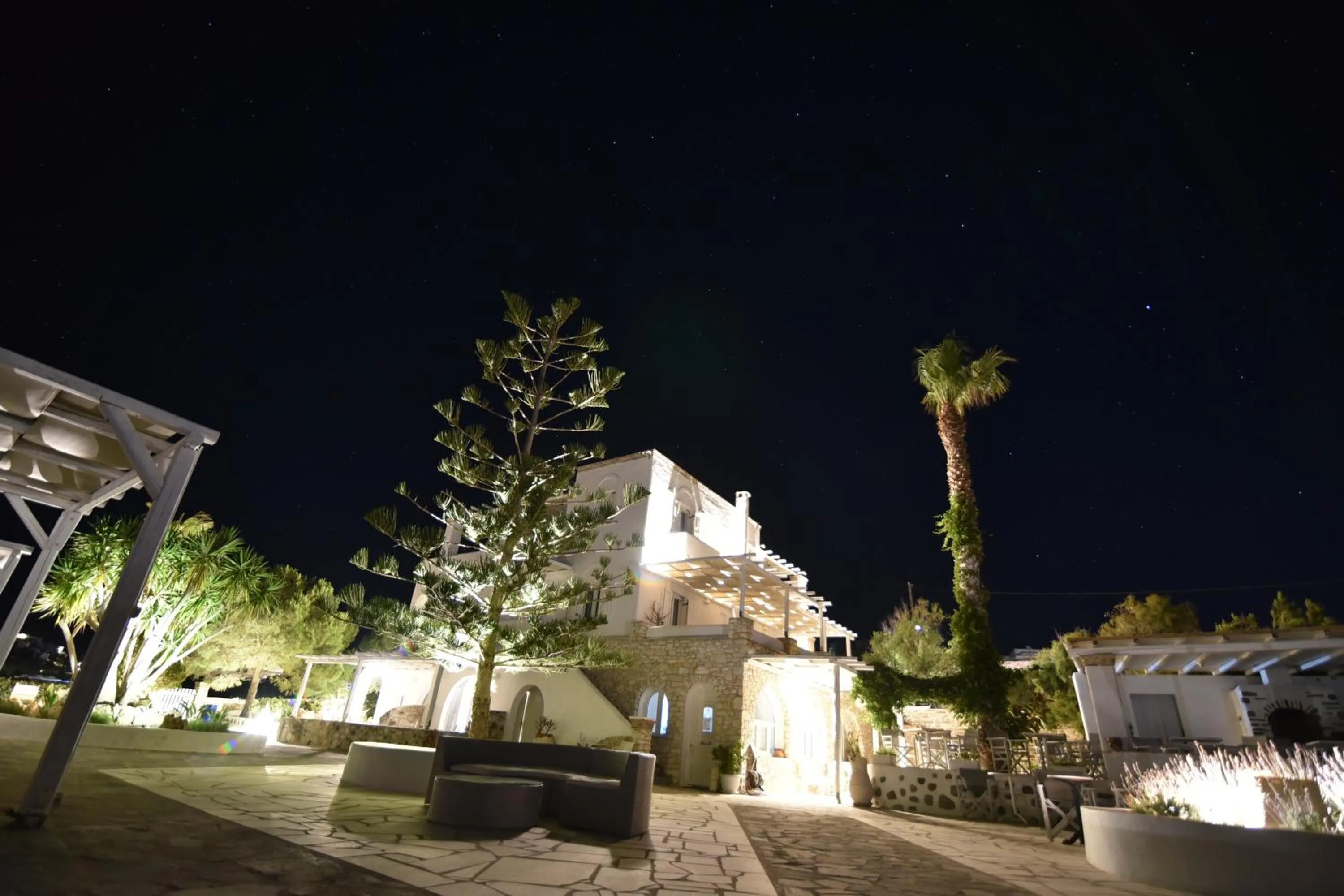 Property building in Paradiso Boutique