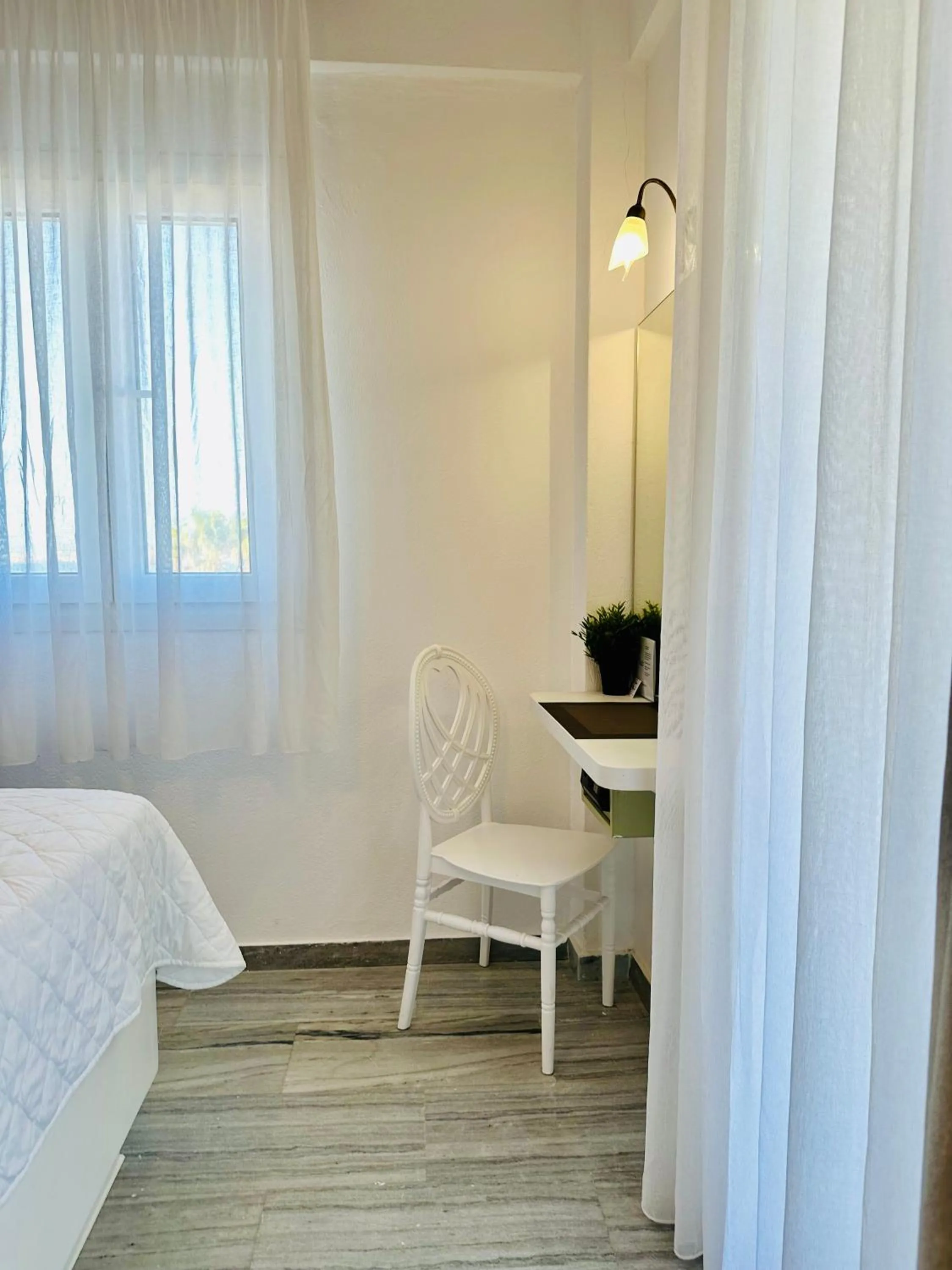 hair dresser, Bed in Paradiso Boutique