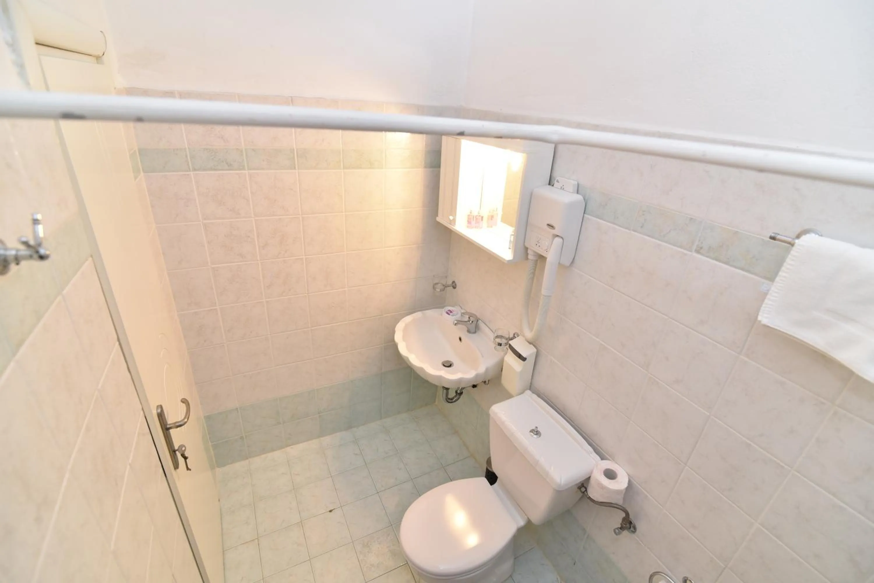 Shower in Paradiso Boutique