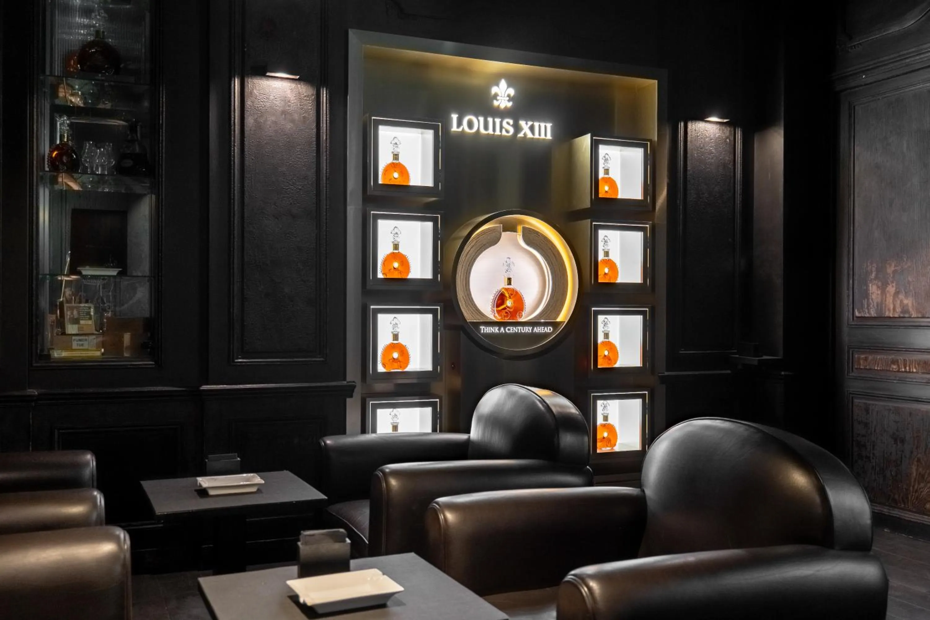 Lounge or bar in La Maison Champs Elysées