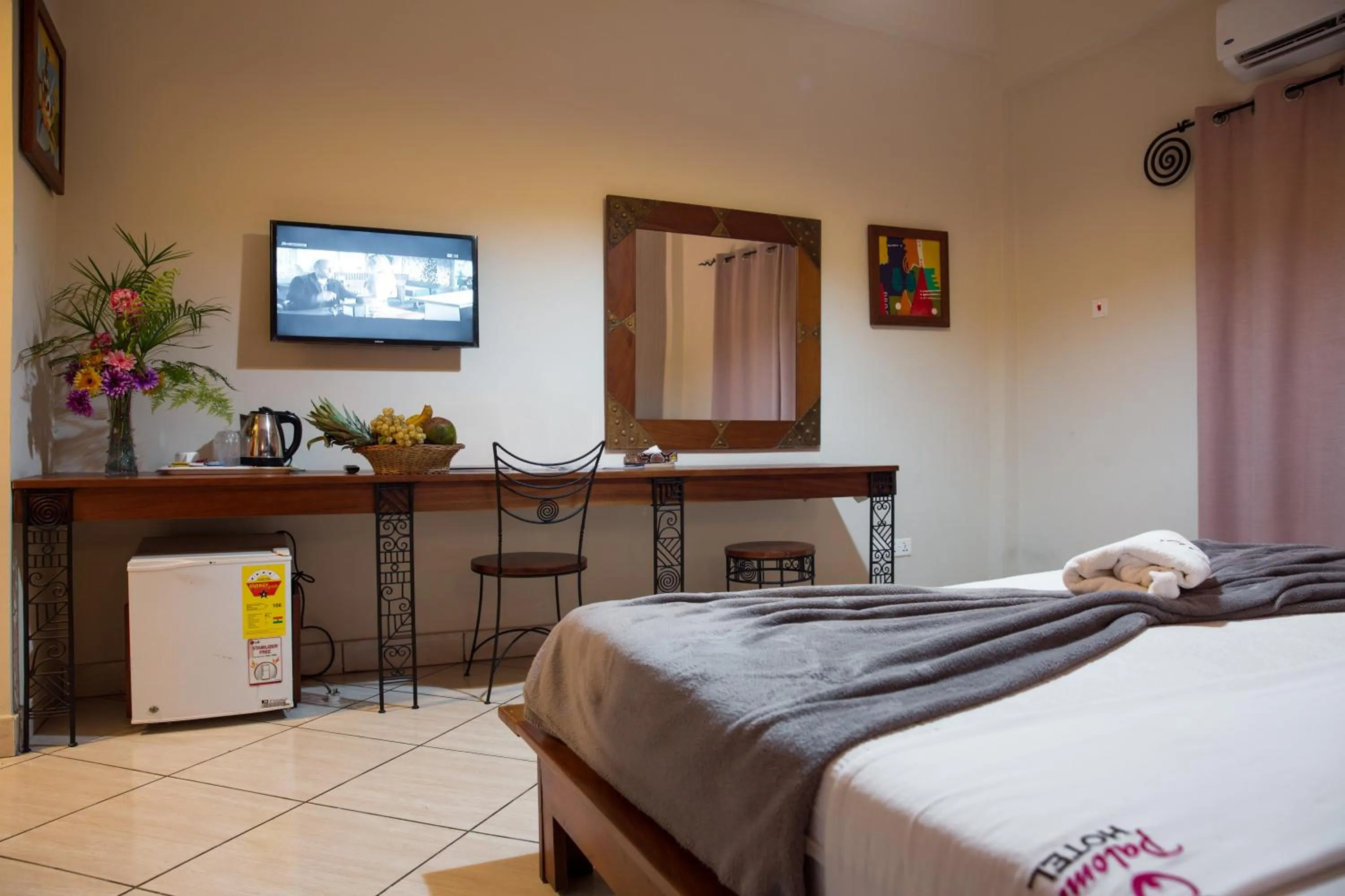 TV and multimedia, Bed in Paloma Hotel Ring Road