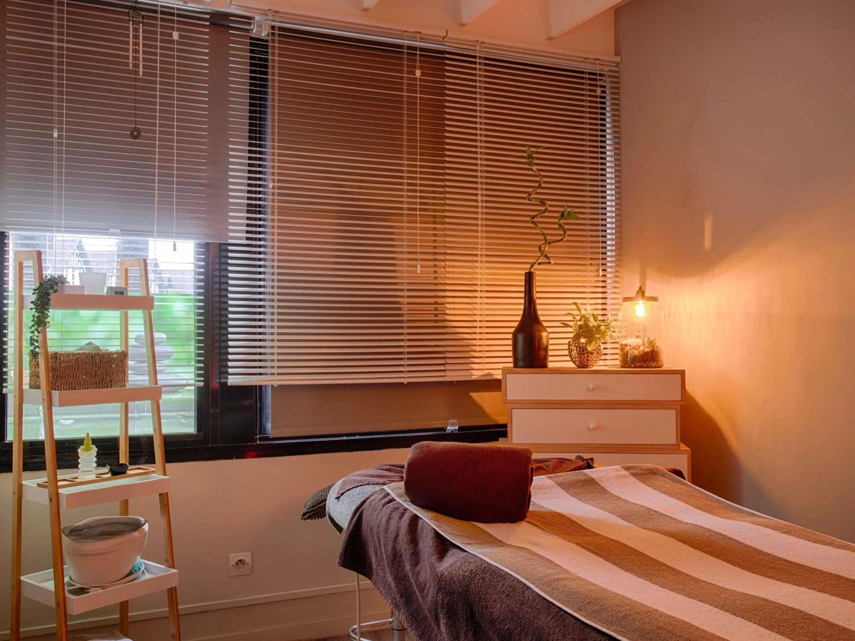 Spa and wellness centre/facilities, Bed in Mercure Cabourg Hôtel & Spa