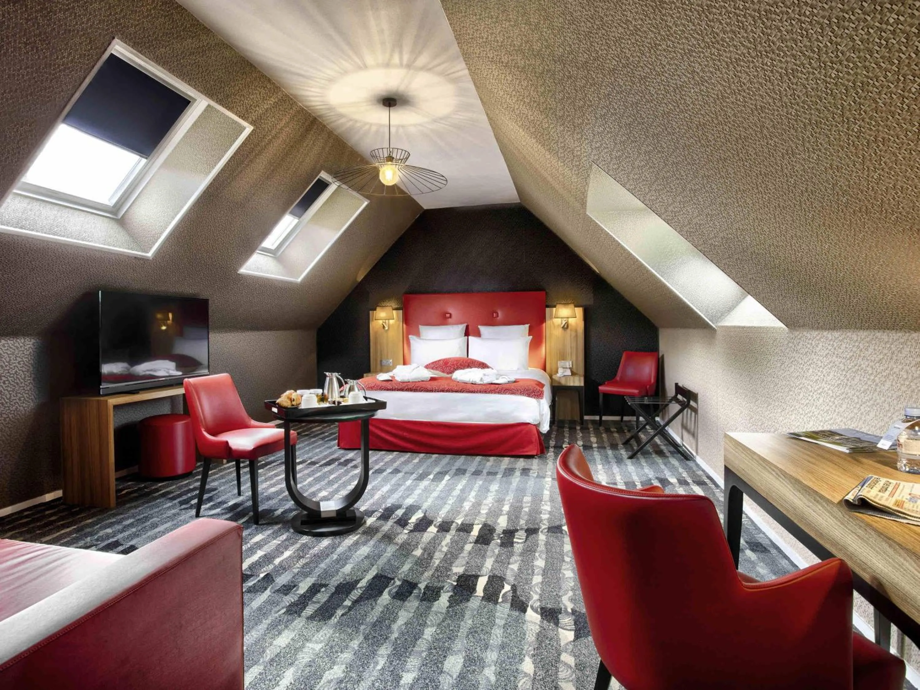 Bedroom, Bed in Mercure Cabourg Hôtel & Spa