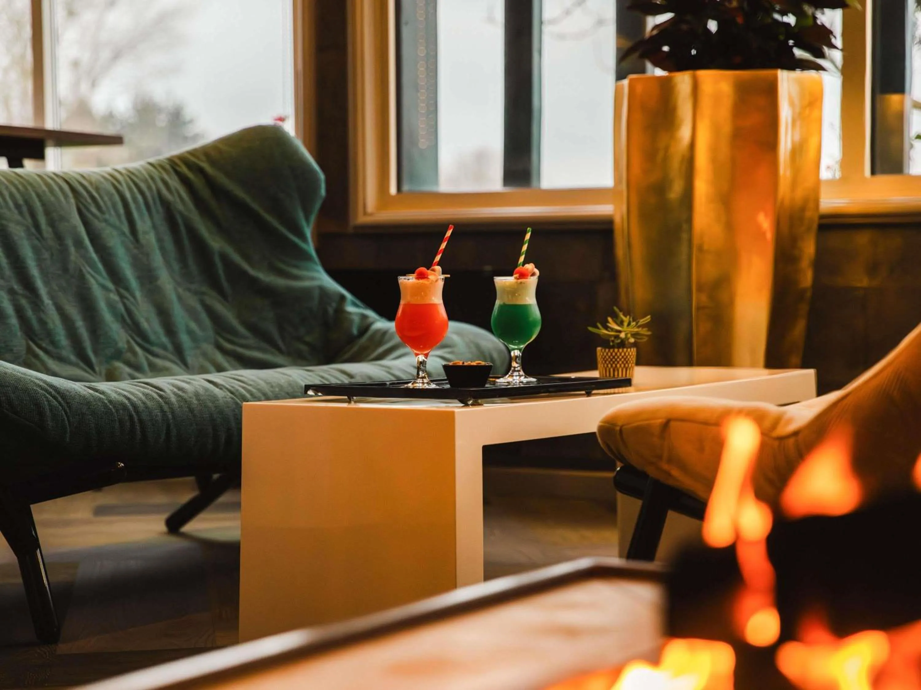 Lounge or bar in Mercure Cabourg Hôtel & Spa