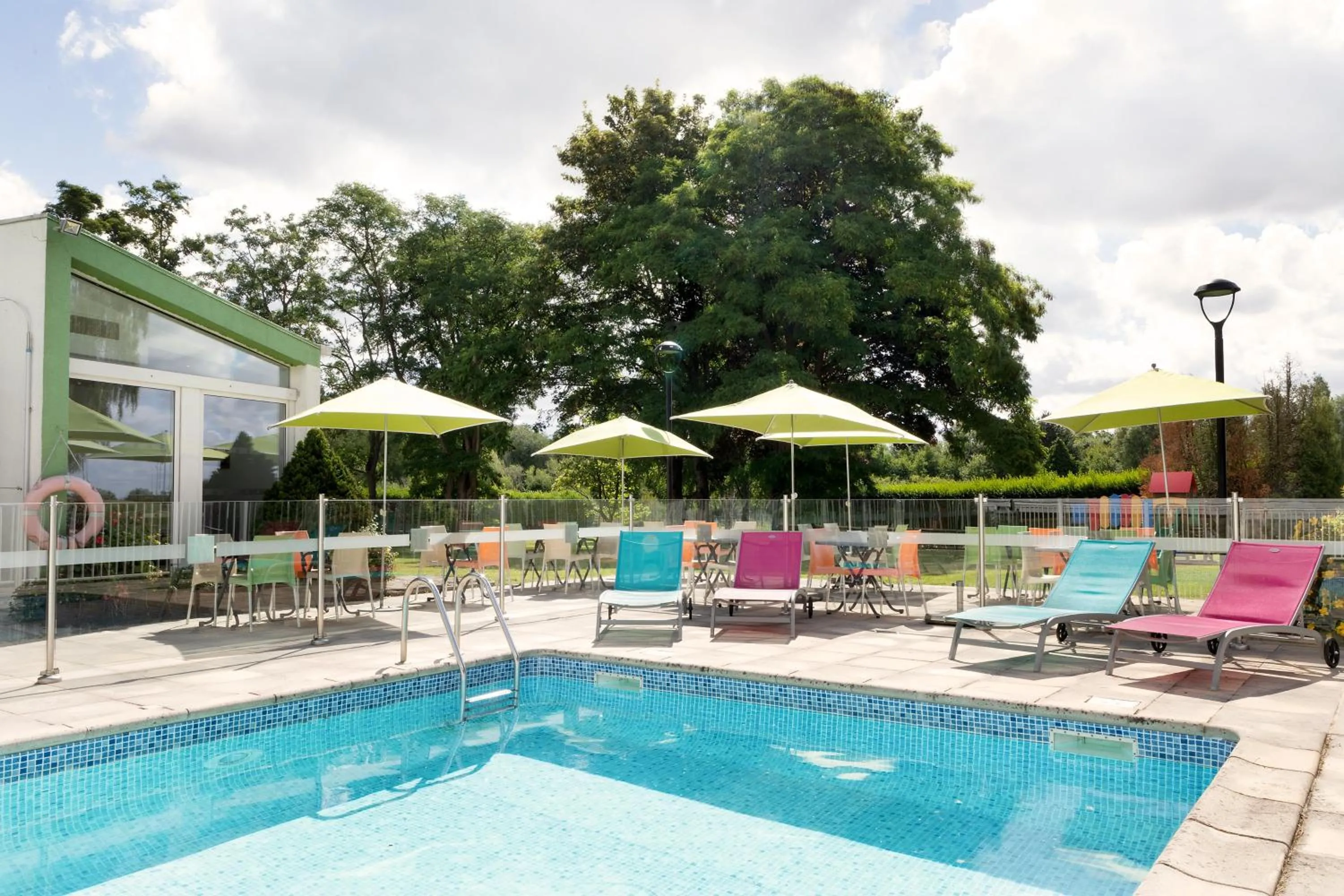 Lobby or reception in Holiday Inn Lille Ouest Englos by IHG