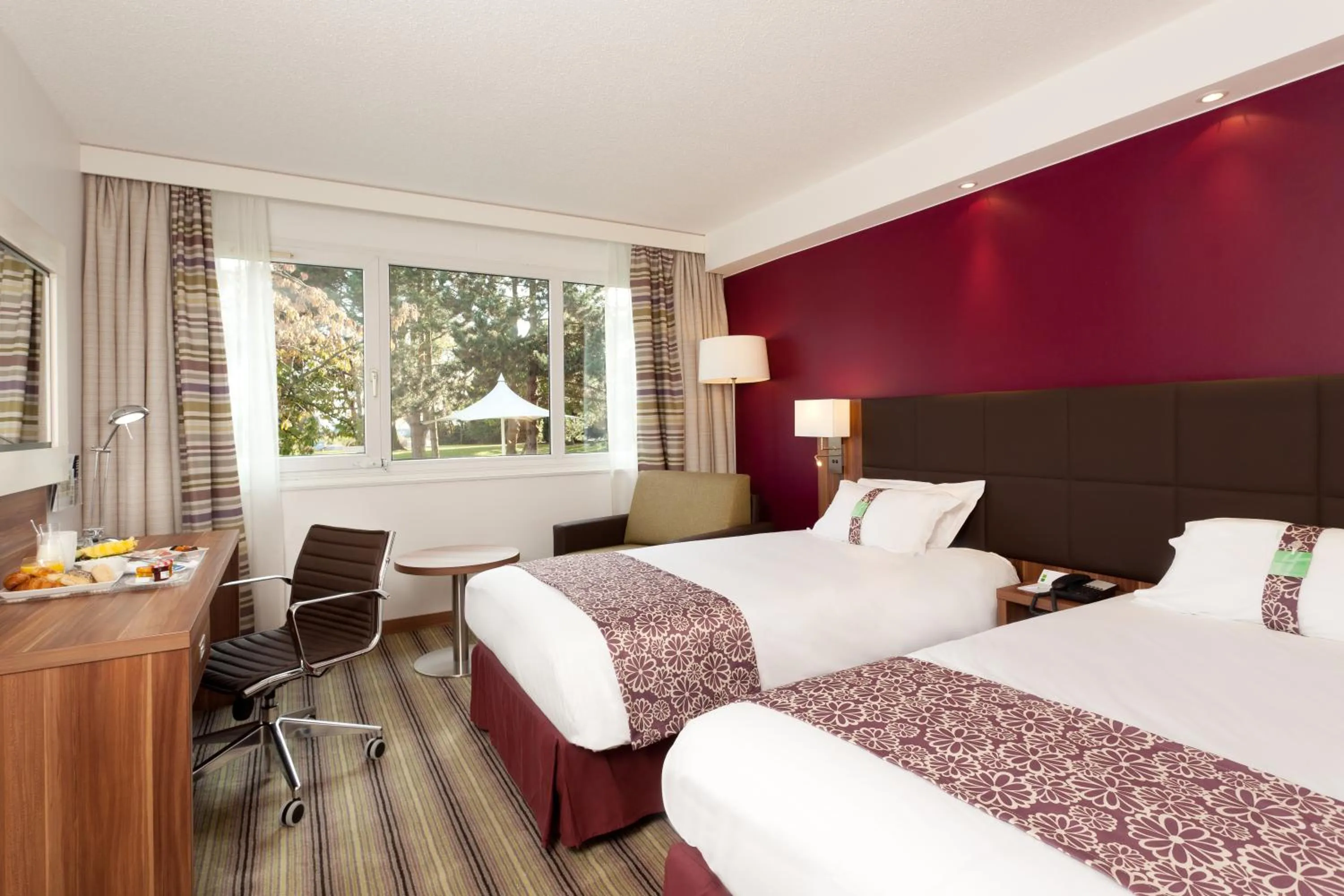 Bed in Holiday Inn Lille Ouest Englos by IHG