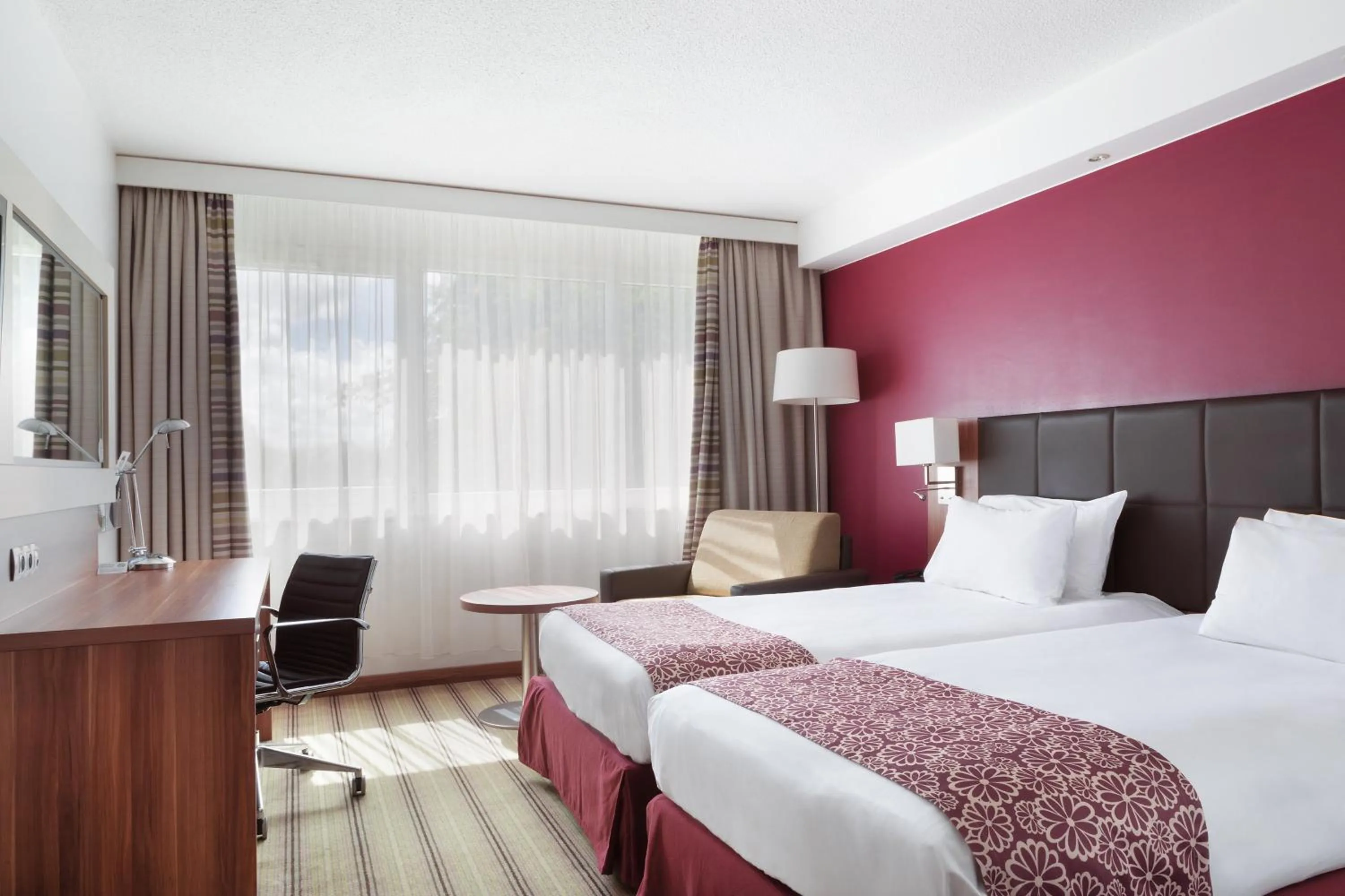 Photo of the whole room, Bed in Holiday Inn Lille Ouest Englos by IHG