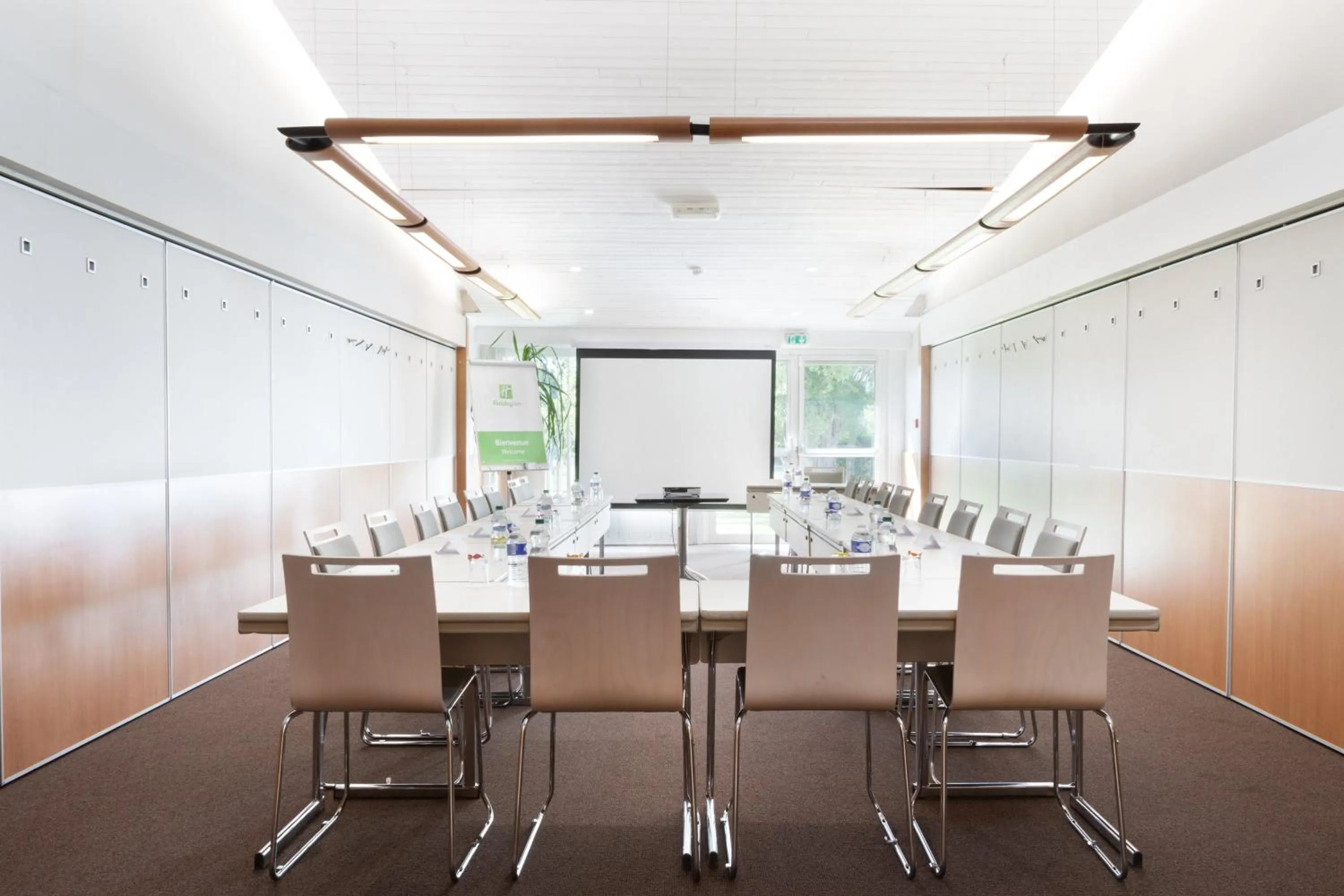 Meeting/conference room in Holiday Inn Lille Ouest Englos by IHG