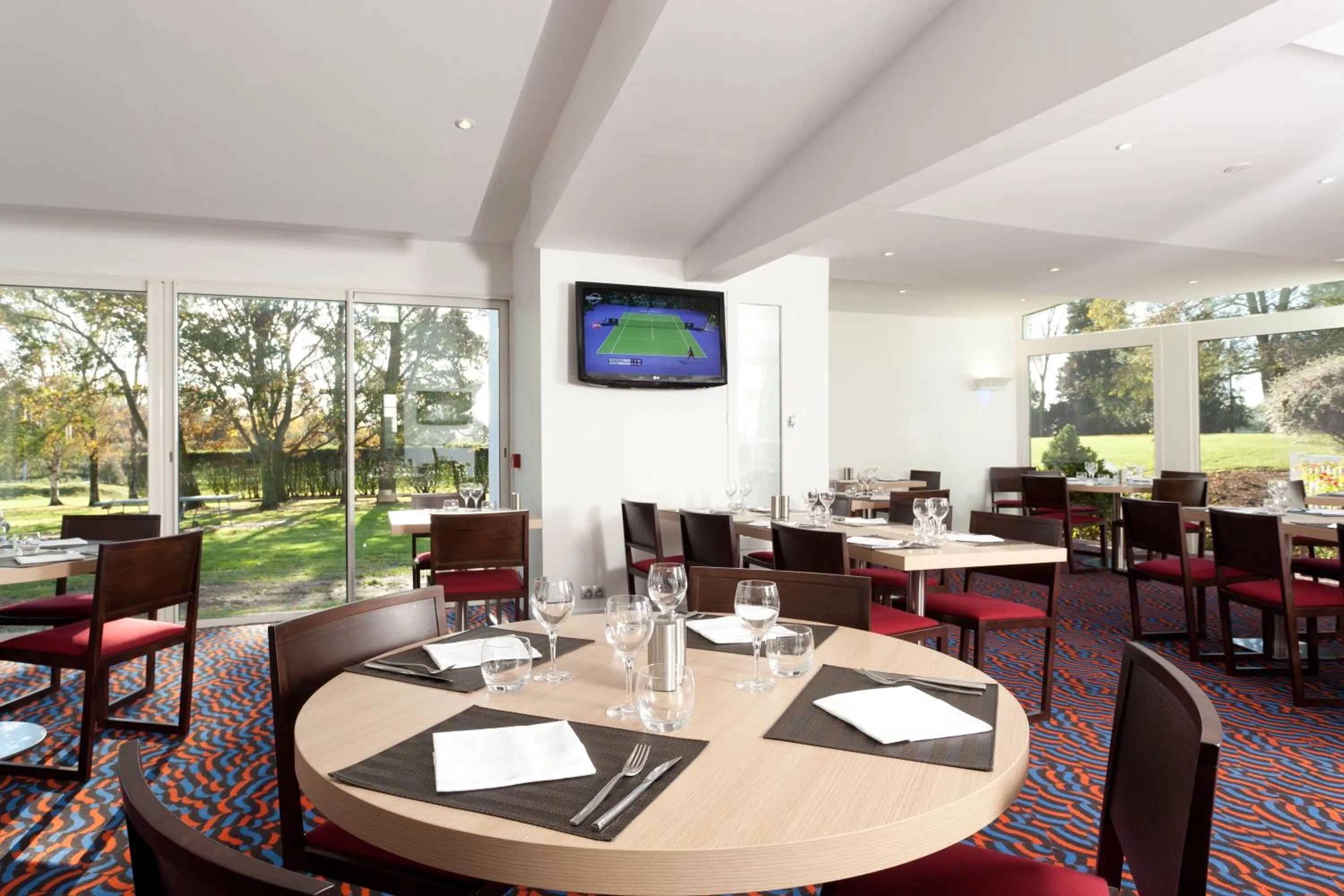 Restaurant/places to eat in Holiday Inn Lille Ouest Englos by IHG