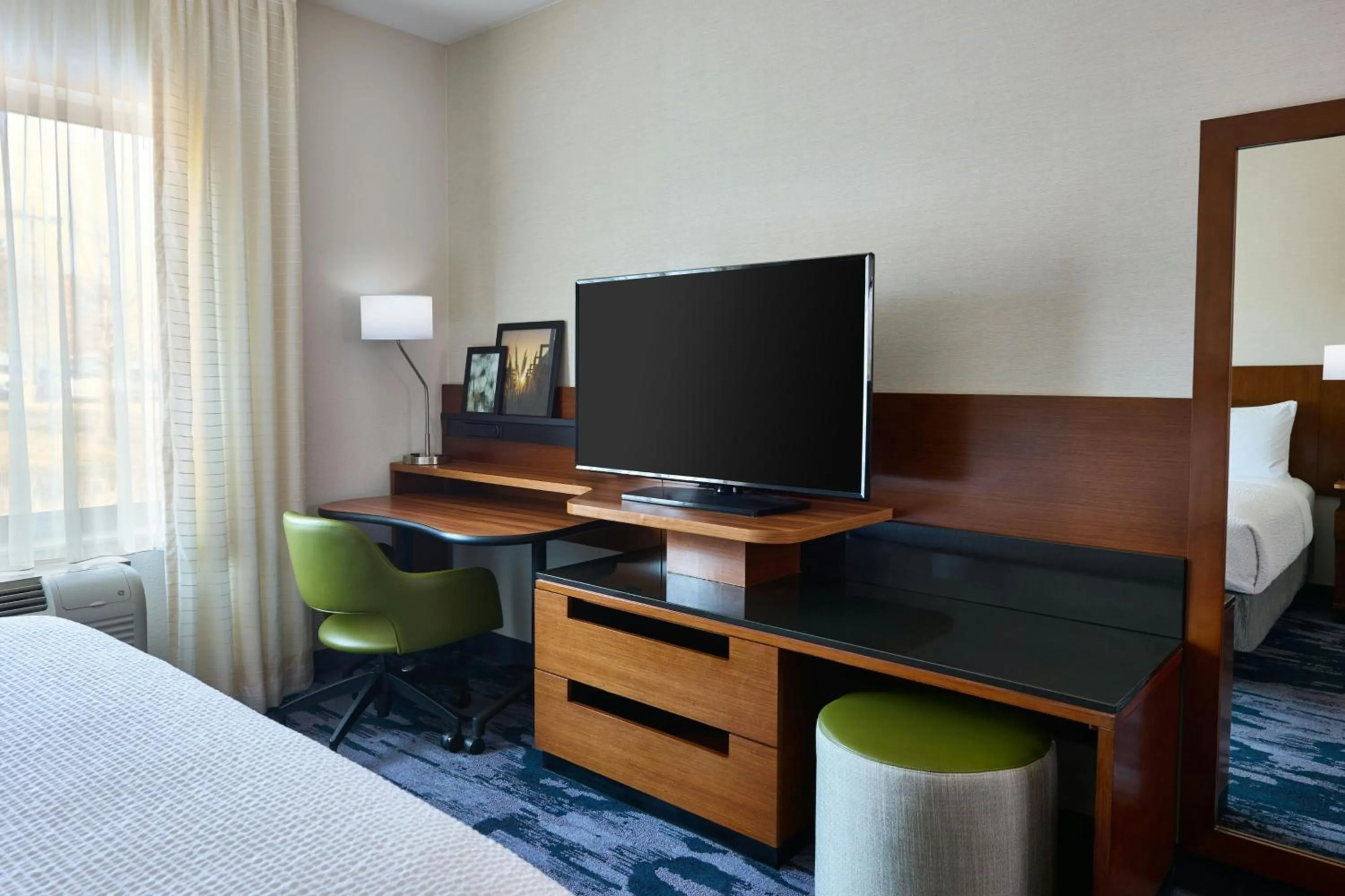 Photo of the whole room, Bed in Fairfield by Marriott Inn & Suites Knoxville Turkey Creek