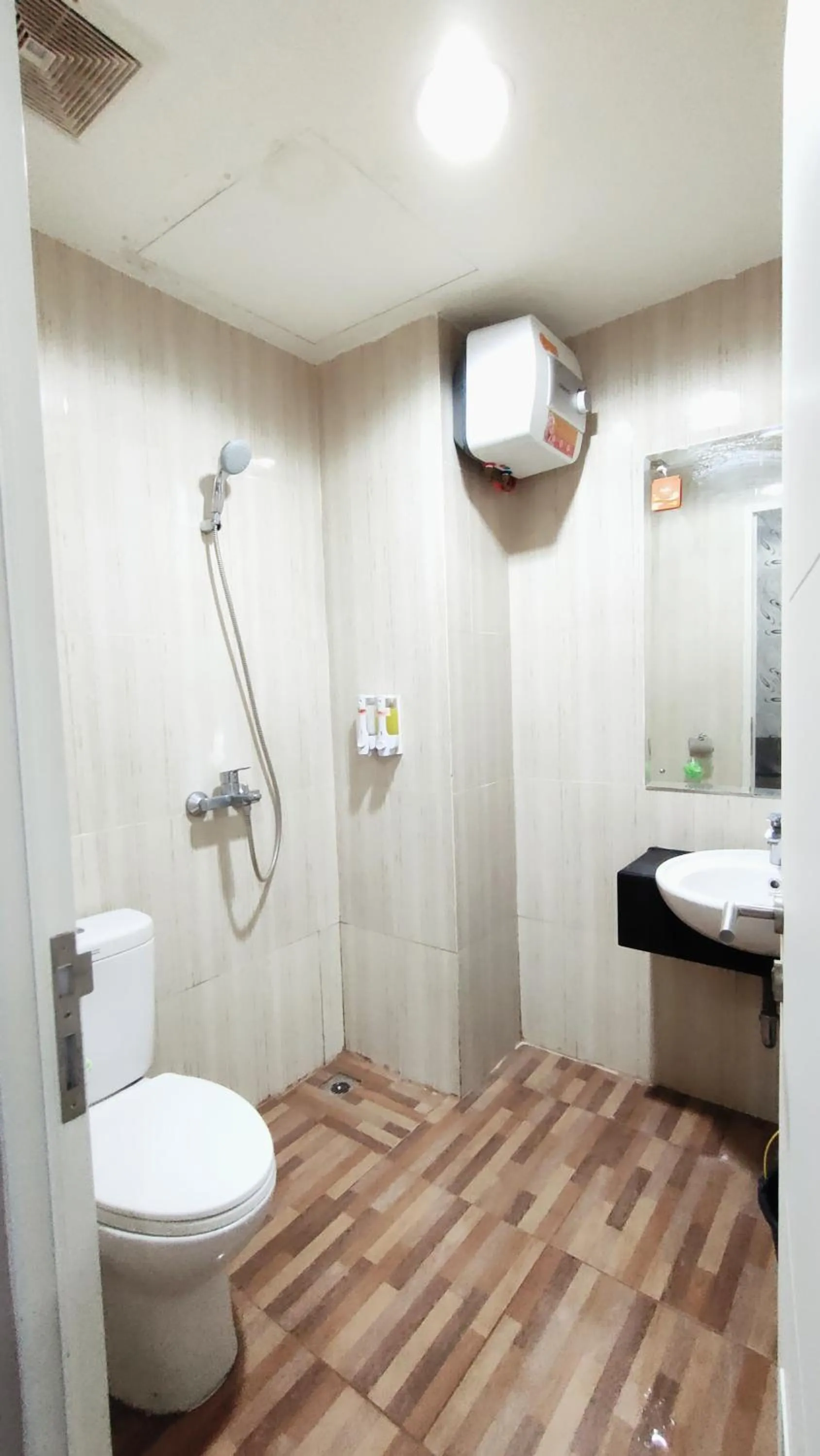 Bathroom in Kozy Room Sentul Tower Apartemen