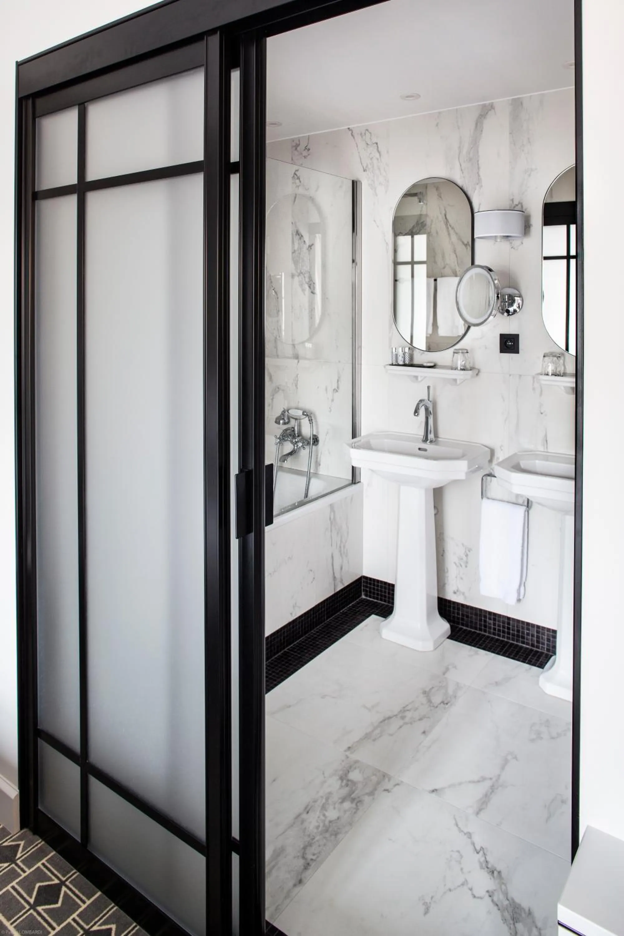 Bathroom in Lenox Montparnasse