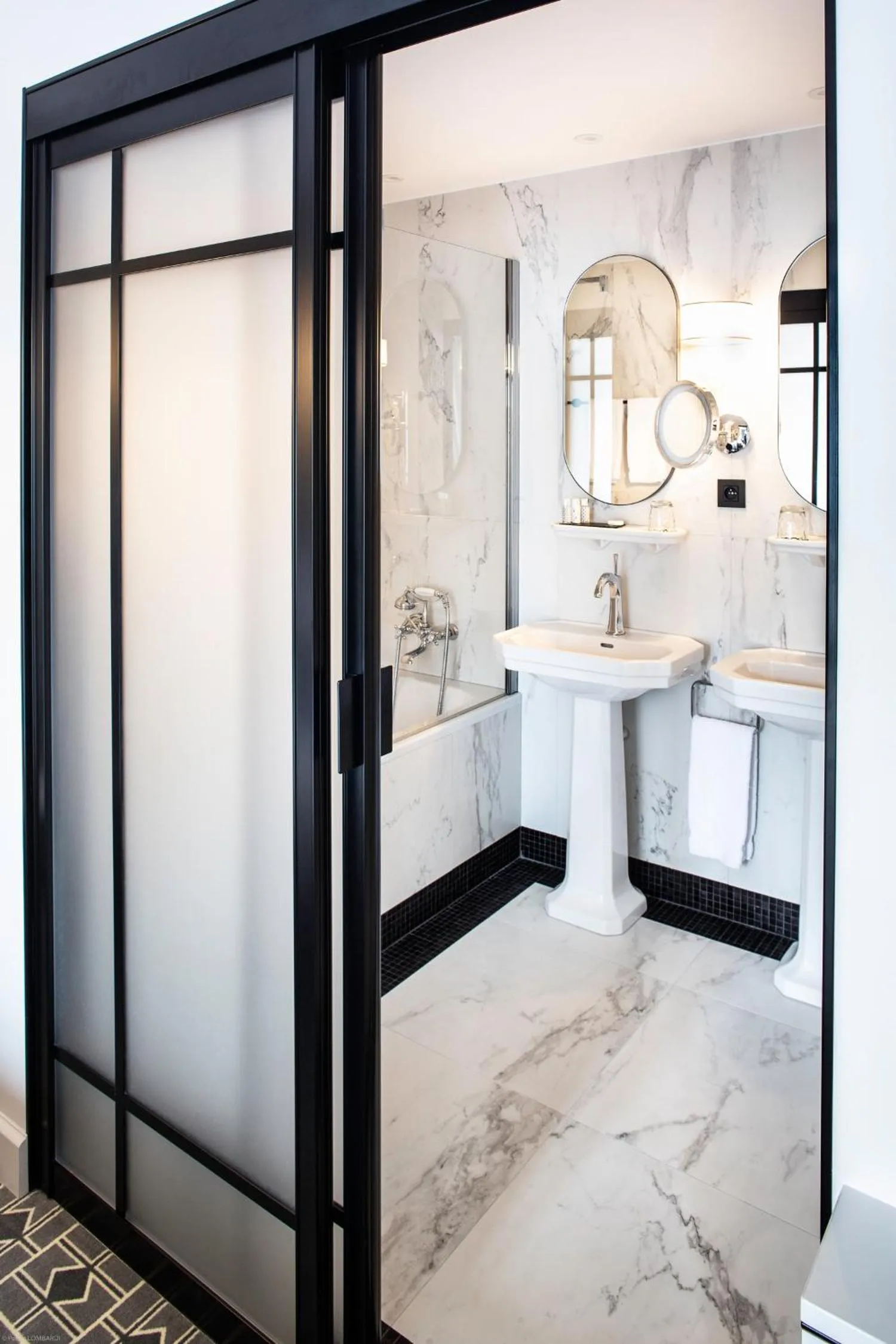 Bathroom in Lenox Montparnasse