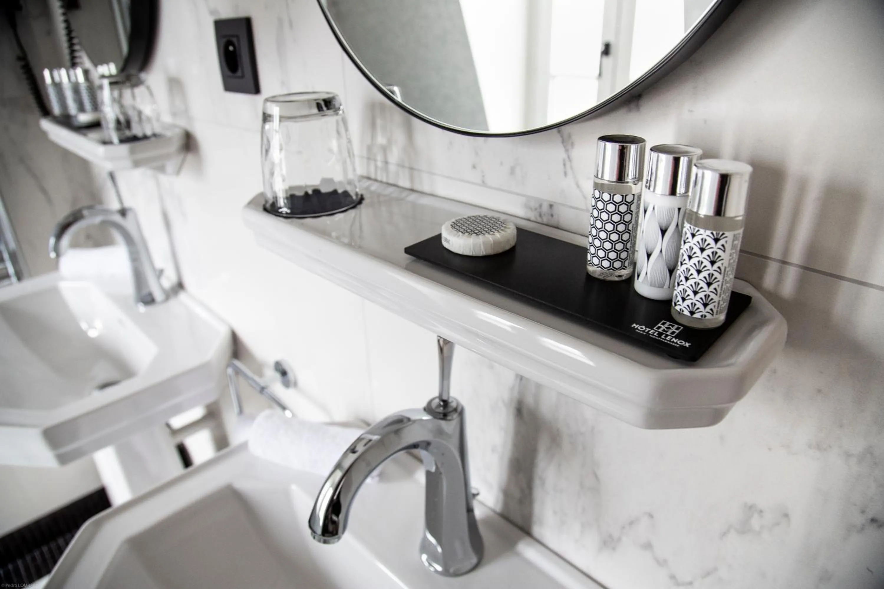 Bathroom in Lenox Montparnasse