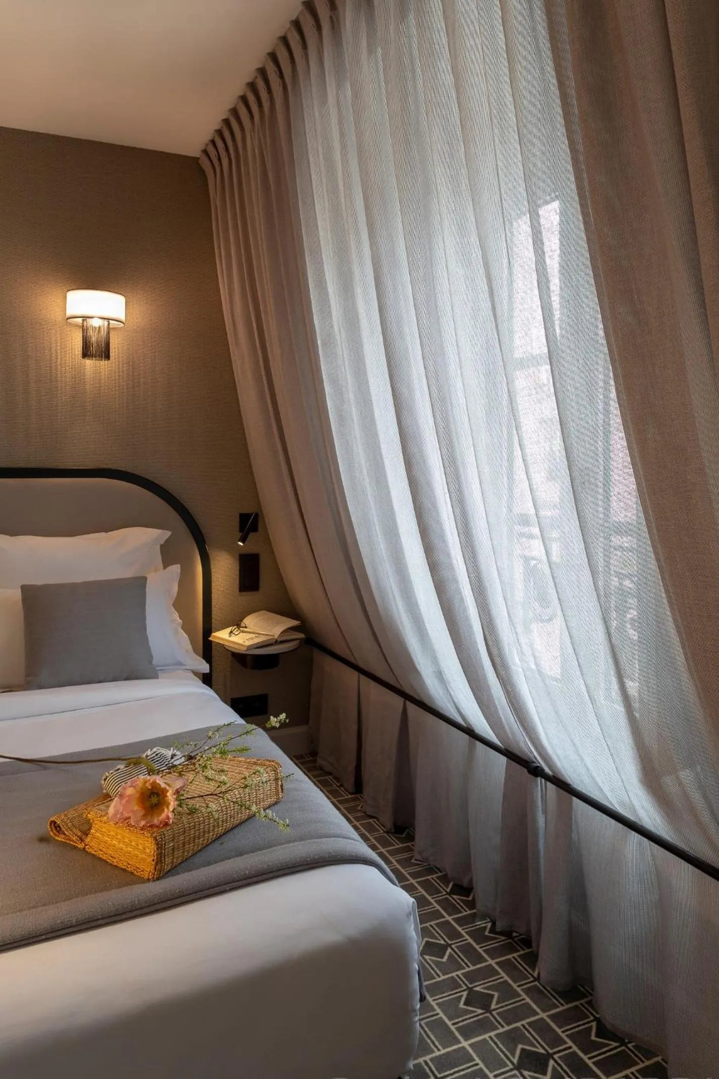 Bed in Lenox Montparnasse