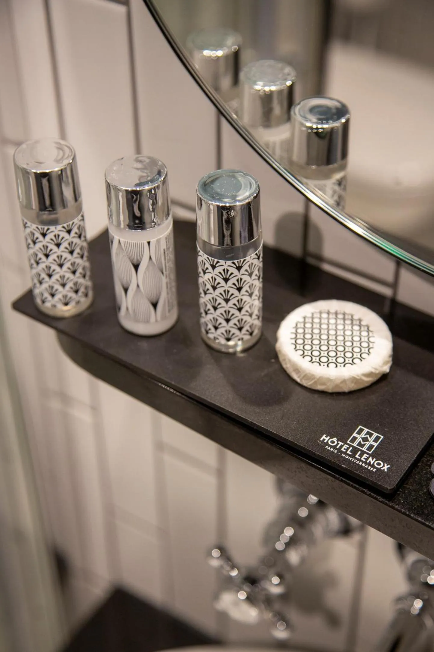 Bathroom in Lenox Montparnasse