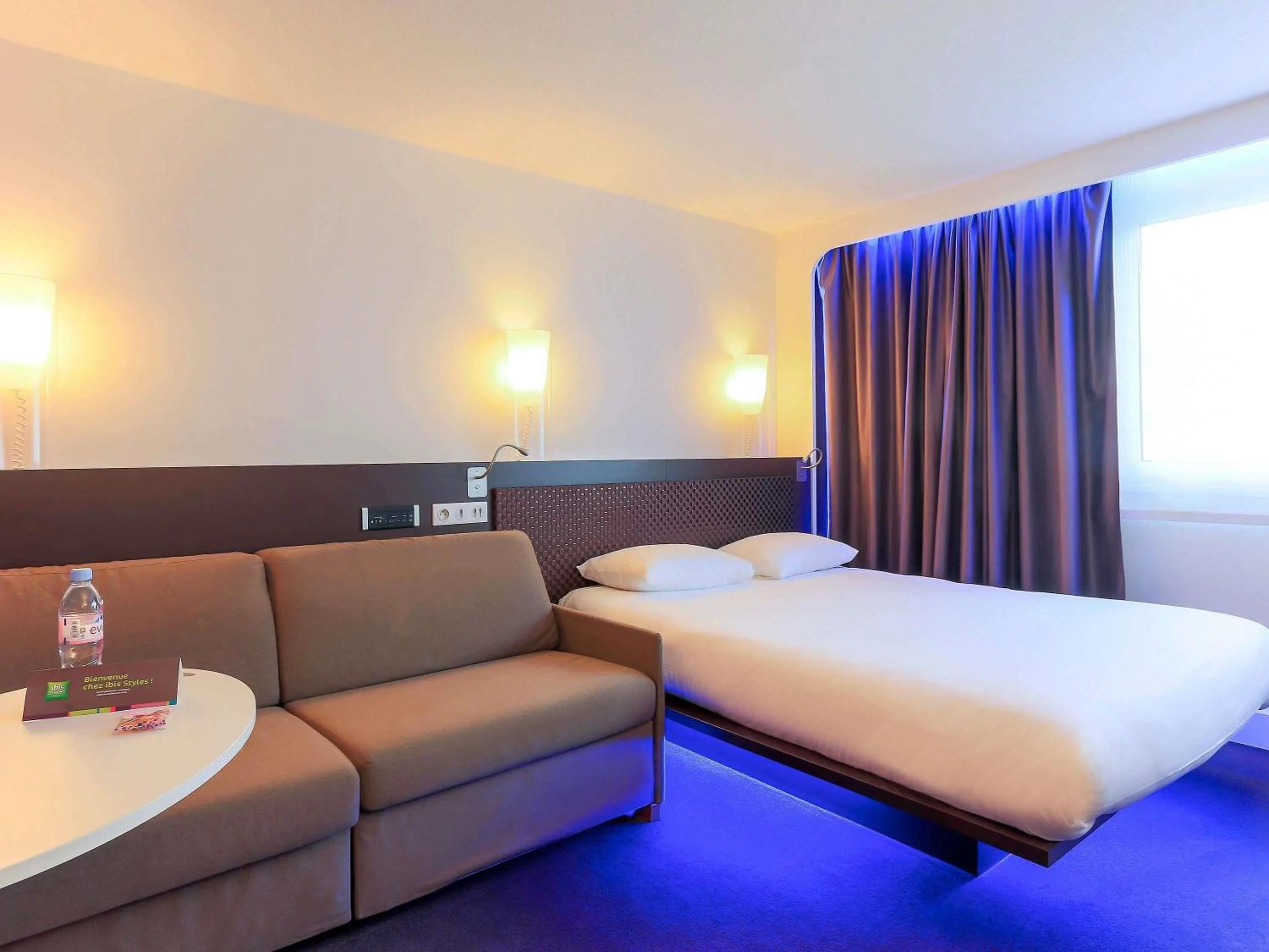 Bedroom, Bed in ibis Styles Lorient Caudan