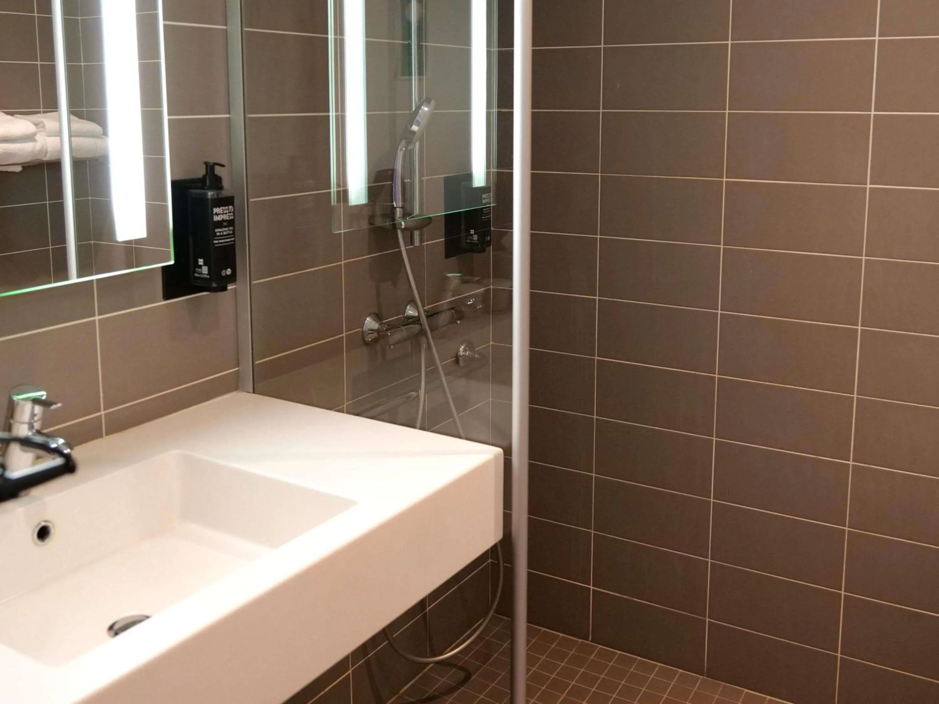 Bedroom in ibis Styles Lorient Caudan