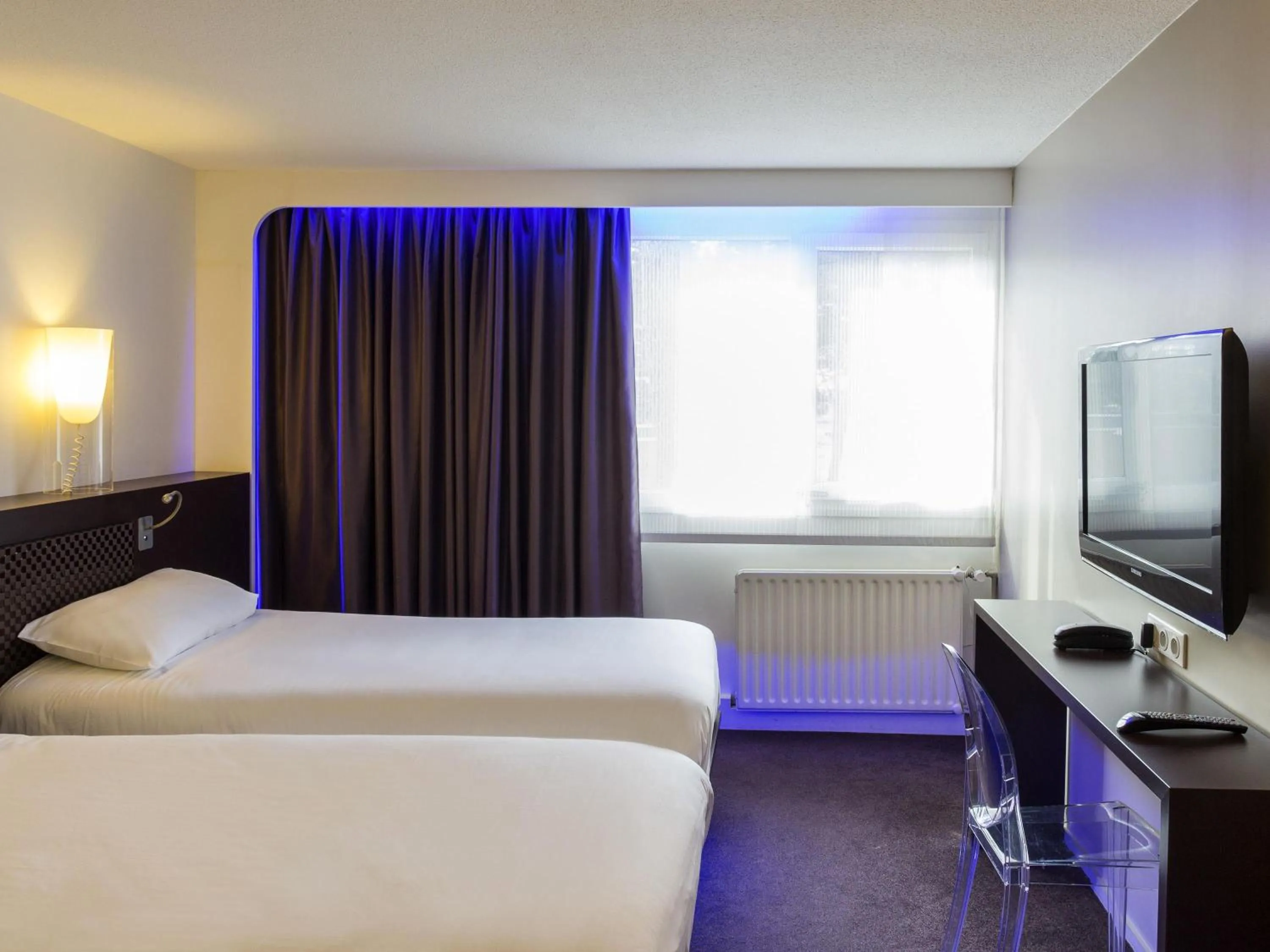 Bedroom, Bed in ibis Styles Lorient Caudan