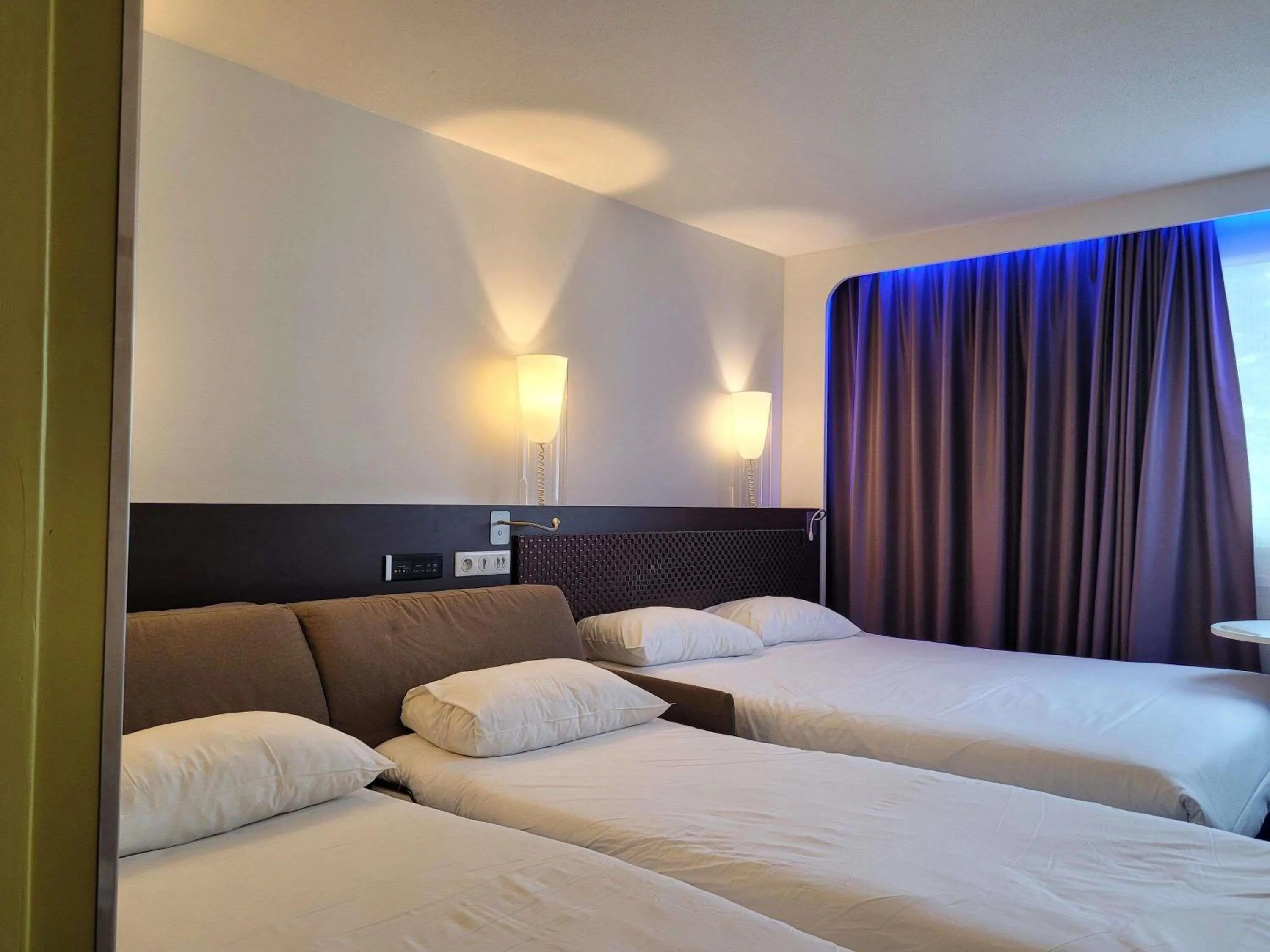 Bedroom, Bed in ibis Styles Lorient Caudan