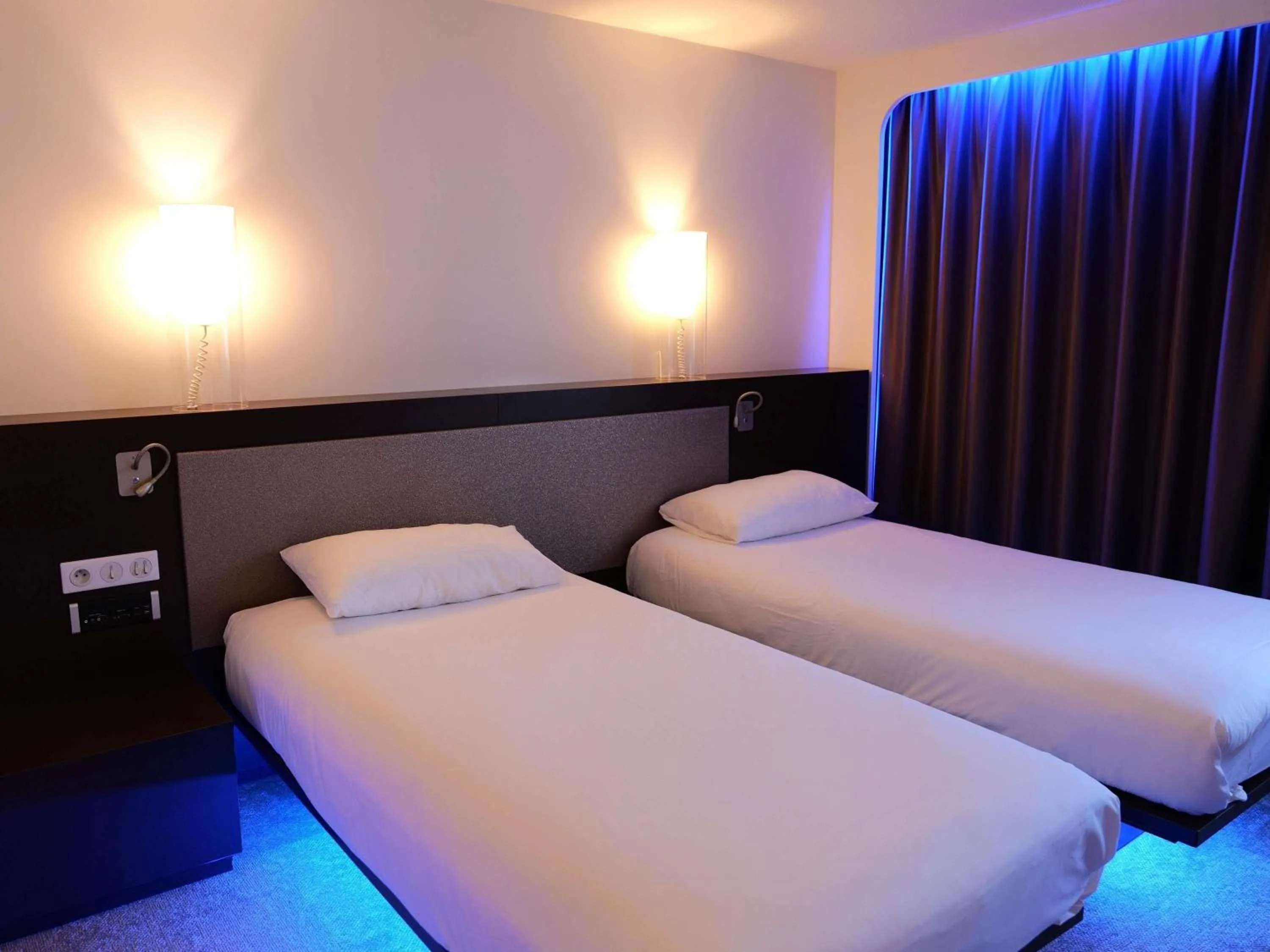 Bedroom, Bed in ibis Styles Lorient Caudan