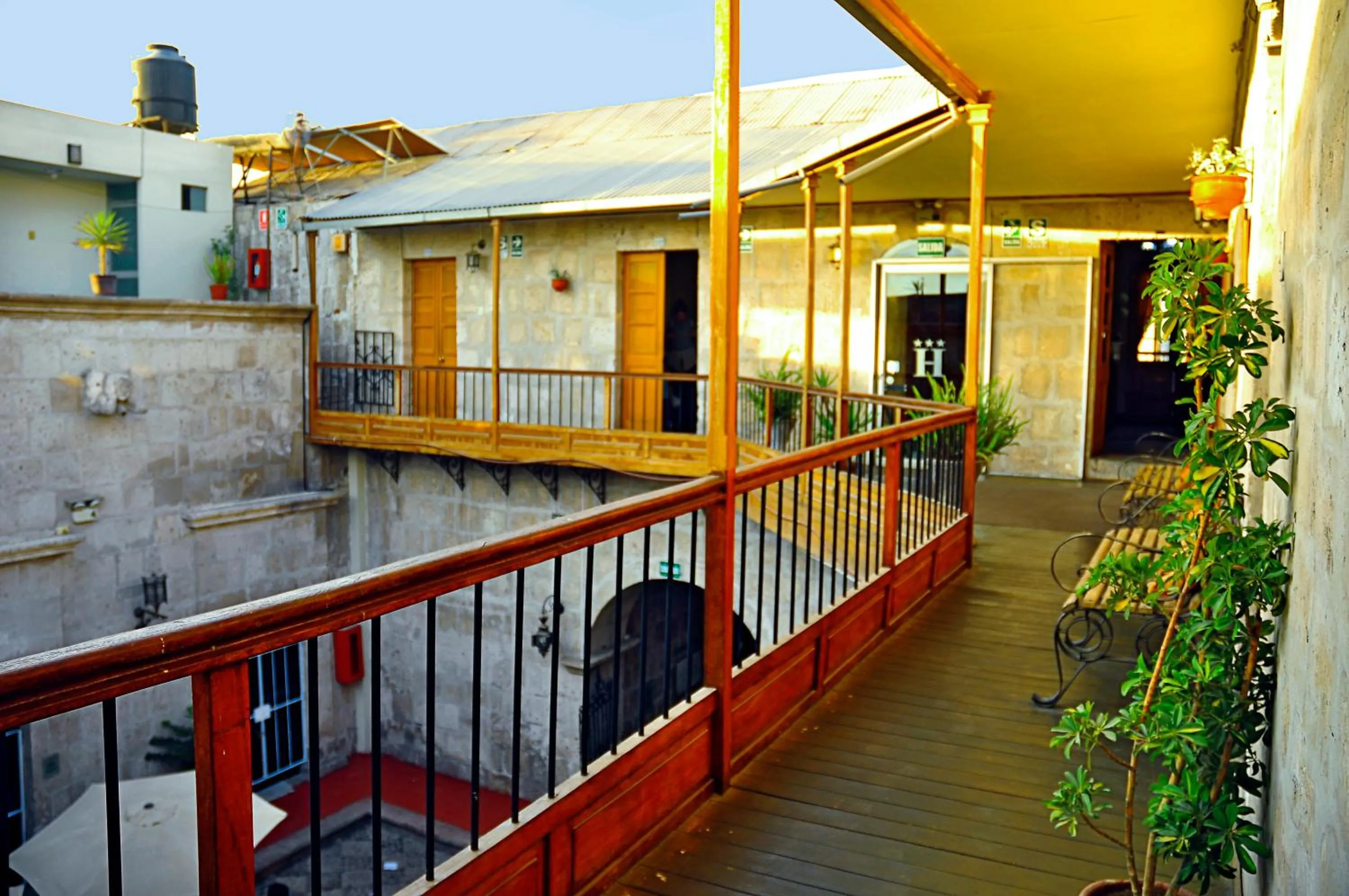 Hoteles Riviera Colonial