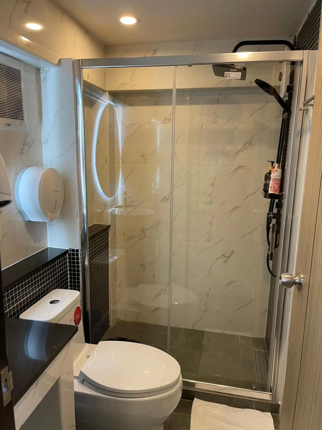 Shower in Acozyposhtel