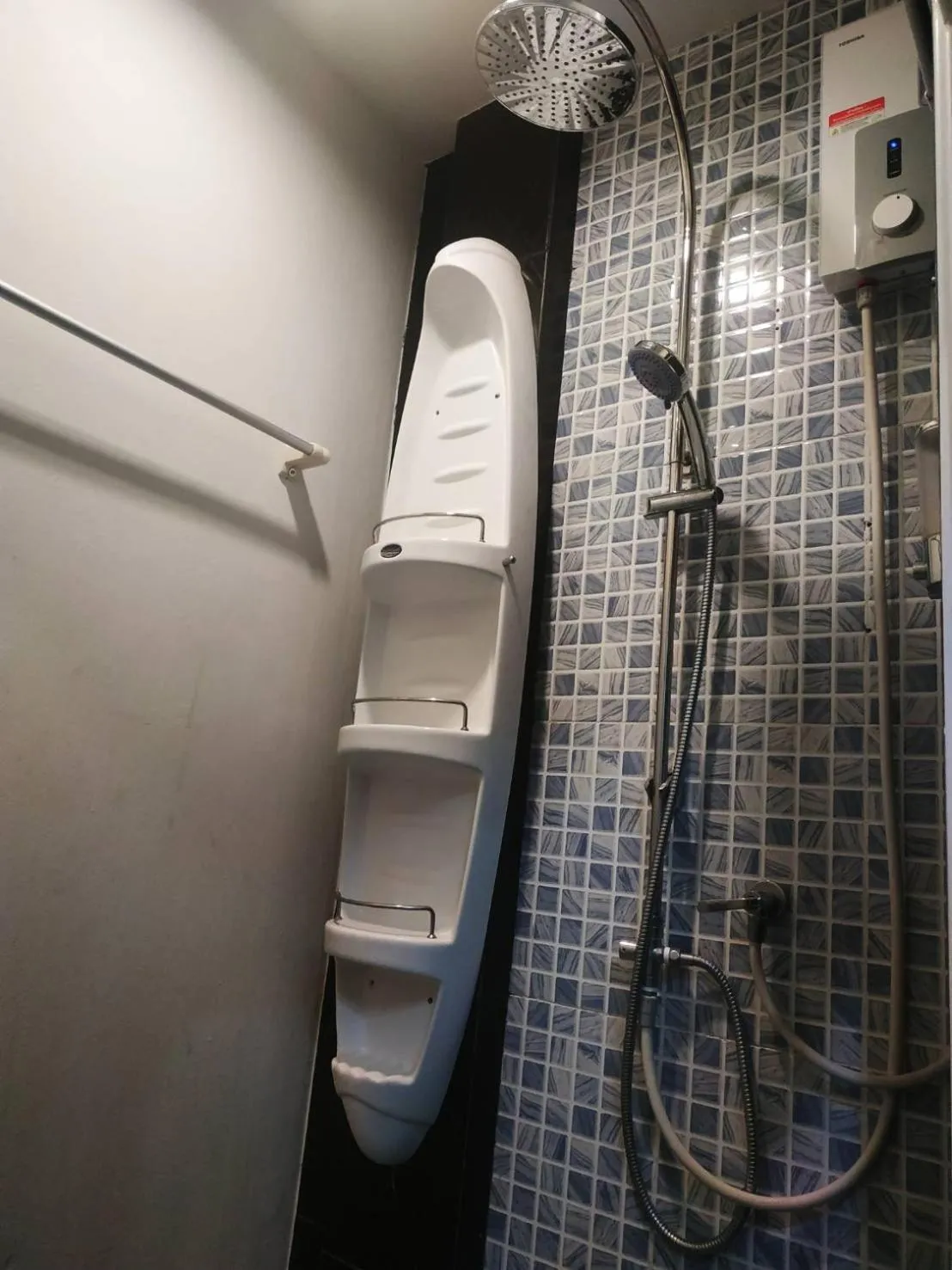 Shower in Acozyposhtel