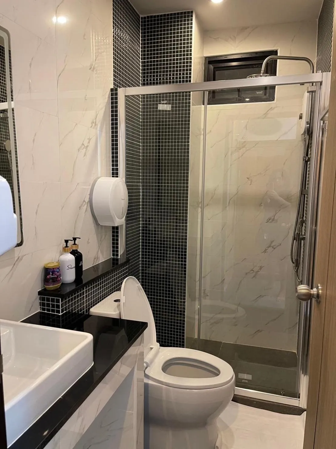 Shower in Acozyposhtel