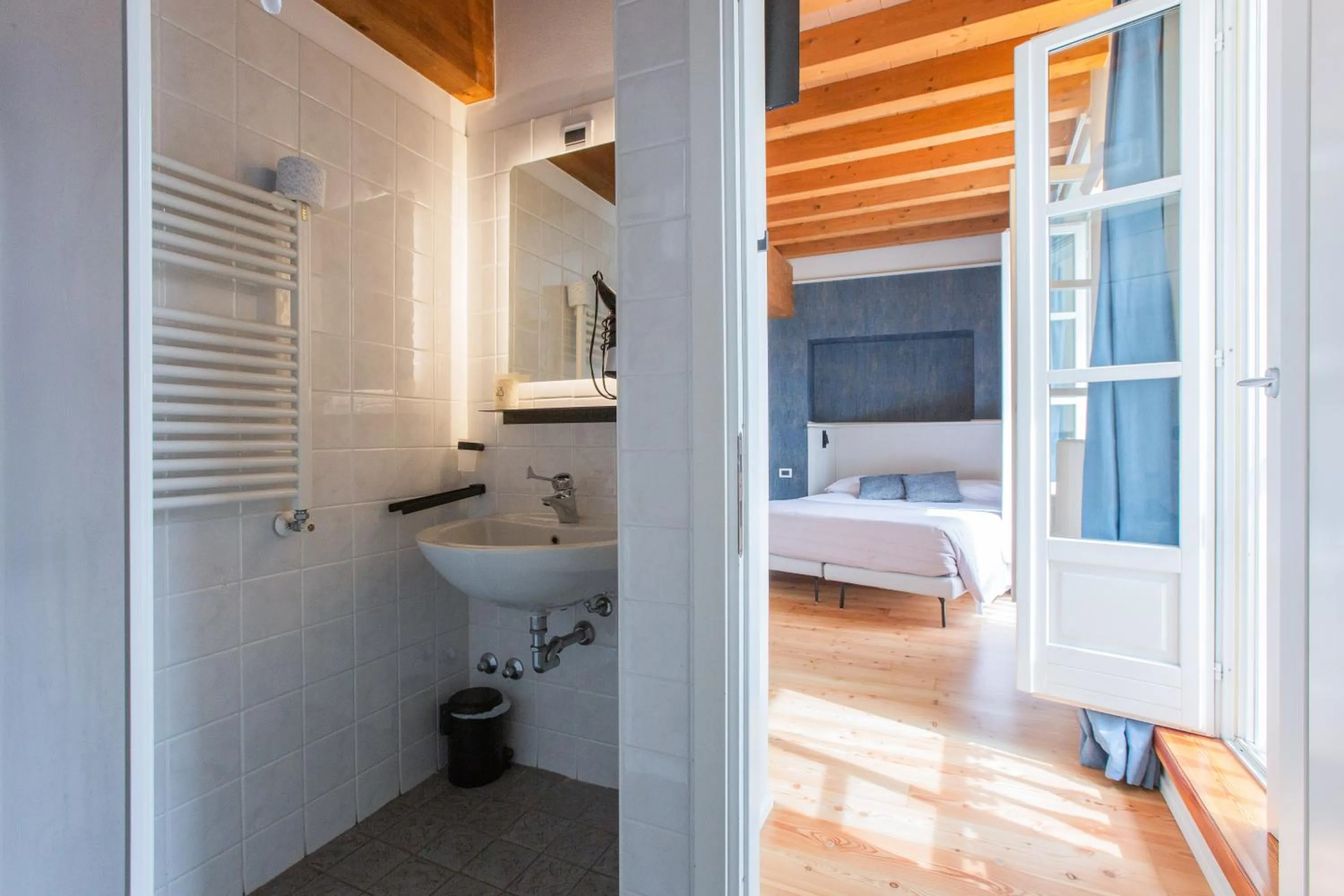 Bathroom, Bed in Albergo Del Sole