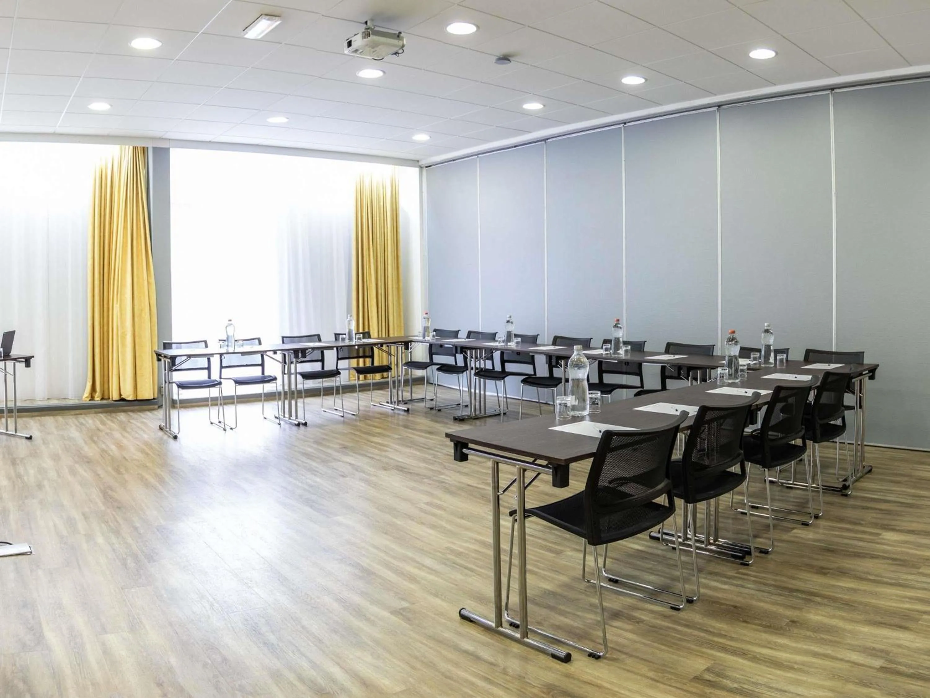 Meeting/conference room in ibis Styles Besançon