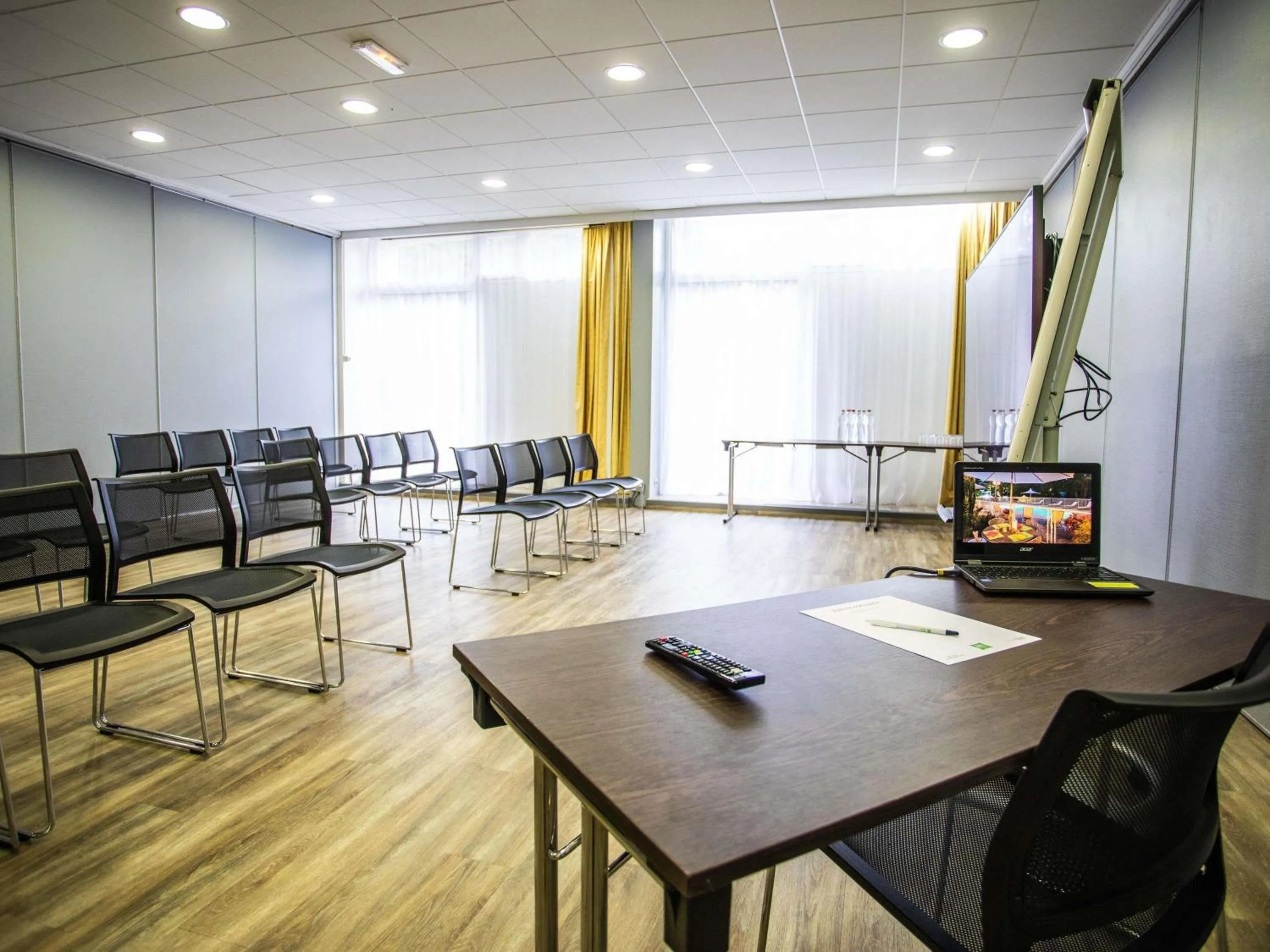 Meeting/conference room in ibis Styles Besançon