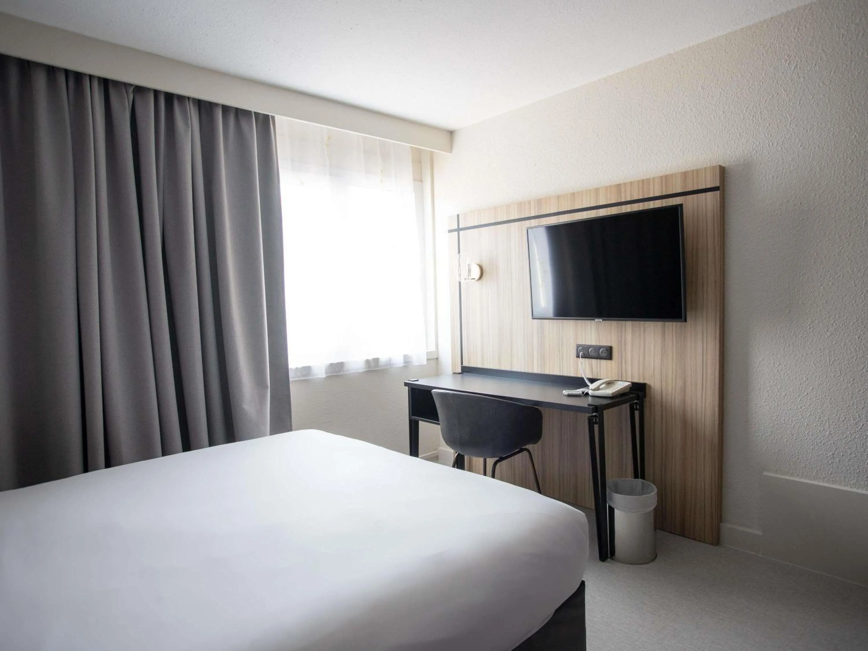 Property building, Bed in ibis Styles Besançon