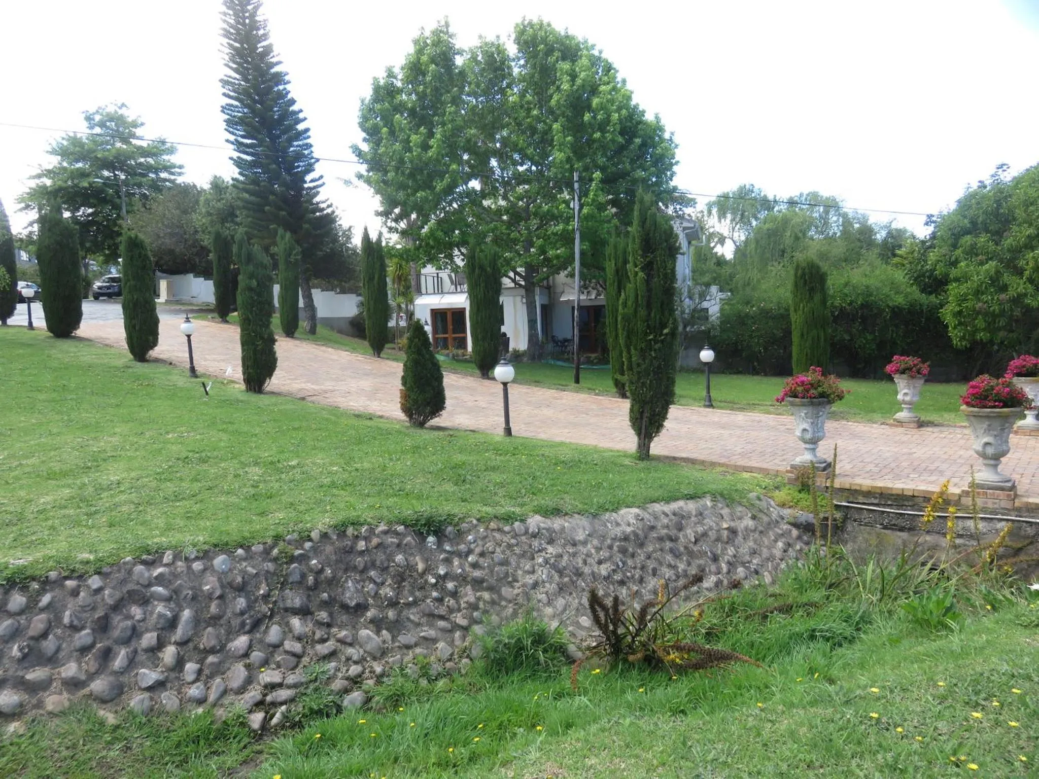 Property building in Cul de Sac - Accommodation