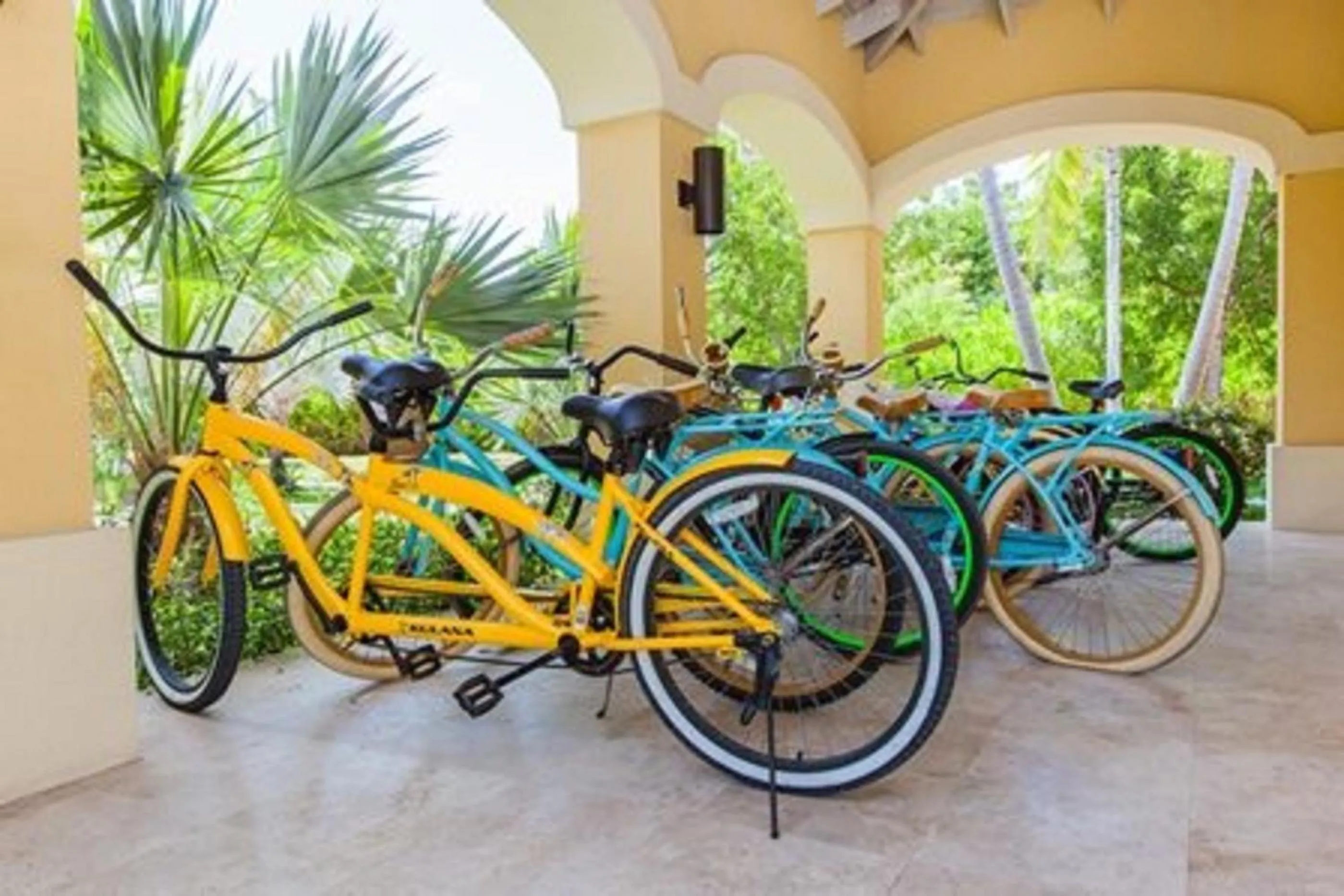 Cycling in The Tuscany on Grace Bay