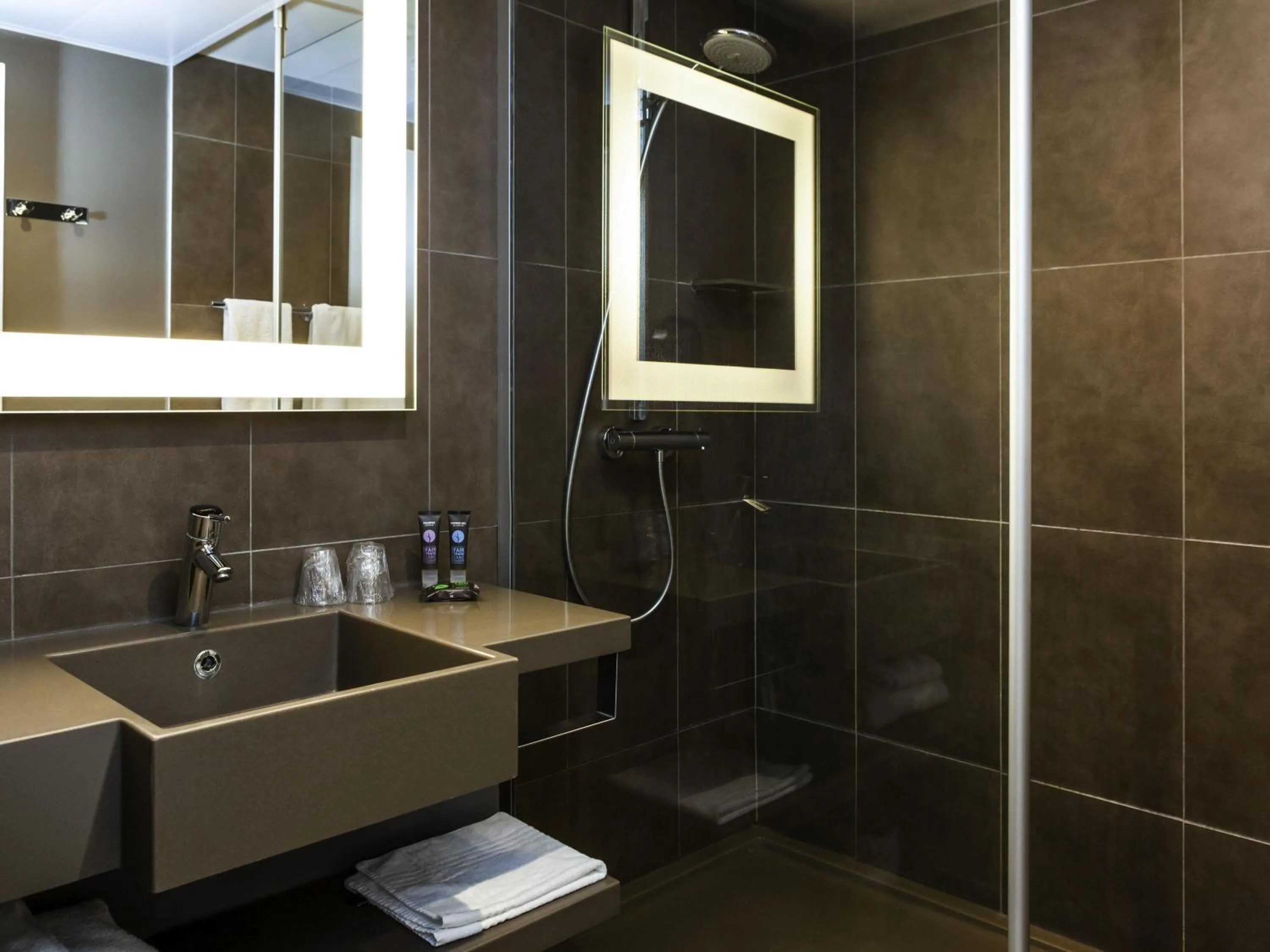 Bedroom in Novotel Saint-Quentin en Yvelines