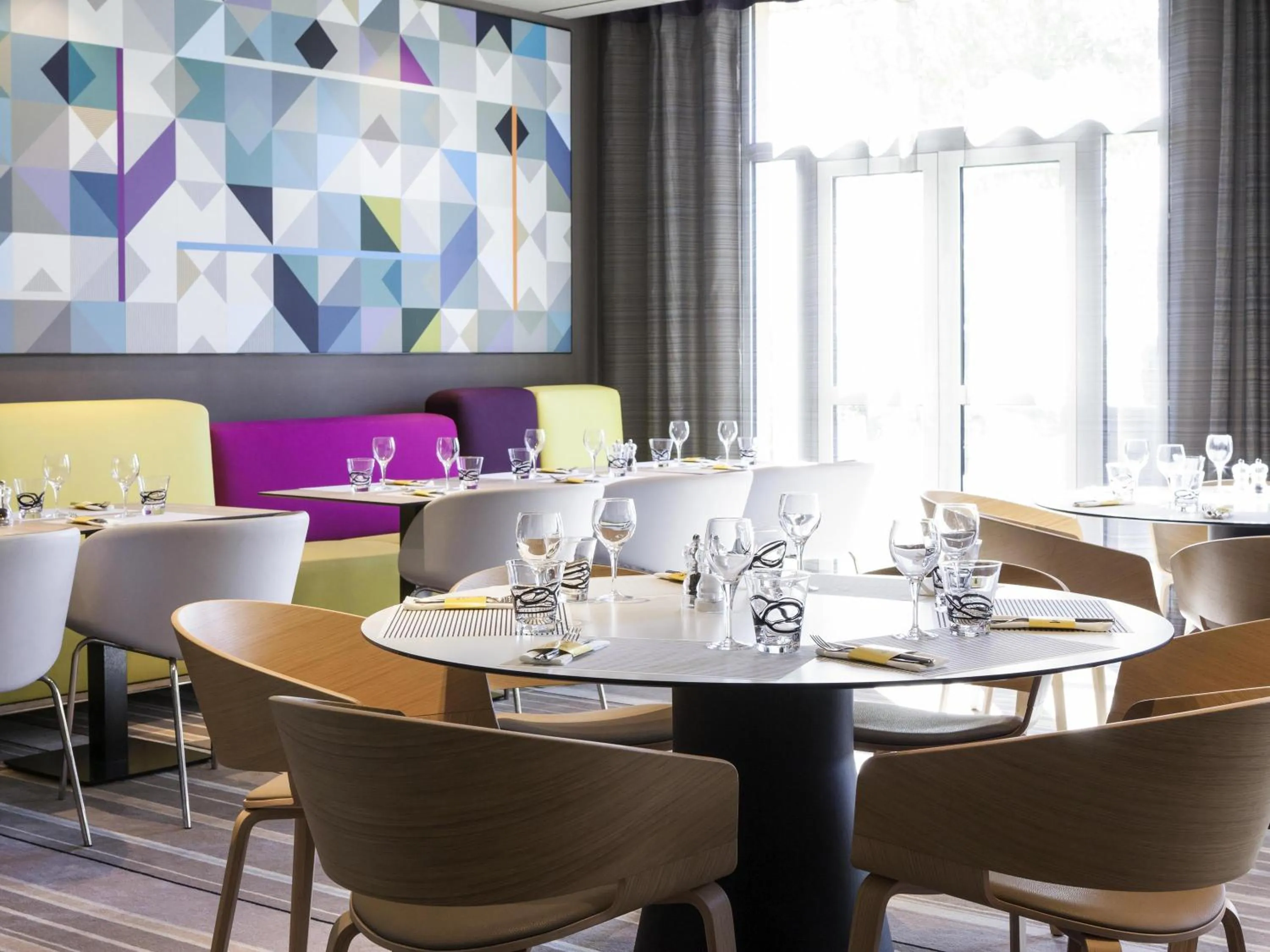 Restaurant/places to eat in Novotel Saint-Quentin en Yvelines