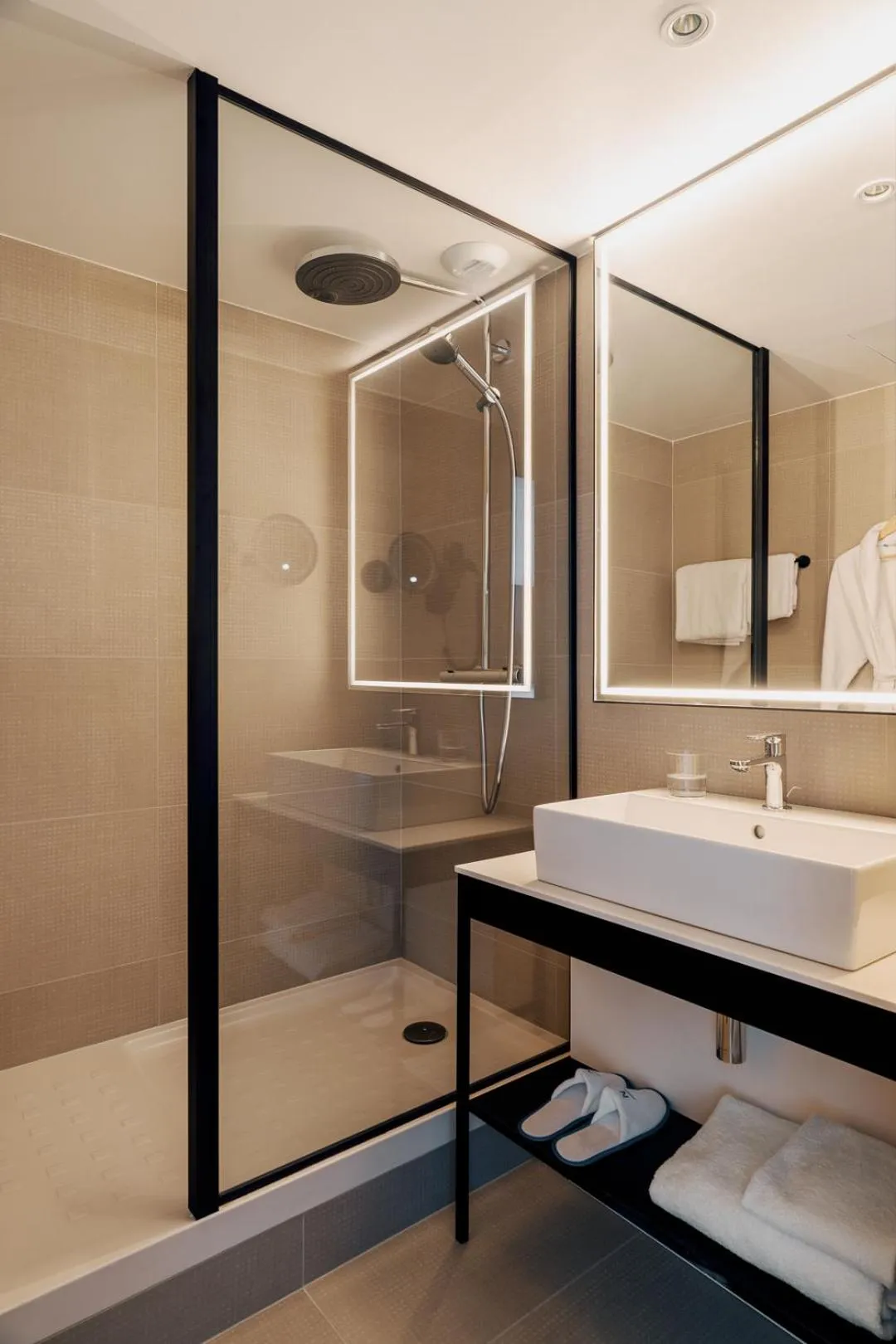 Bathroom in Novotel Saint-Quentin en Yvelines