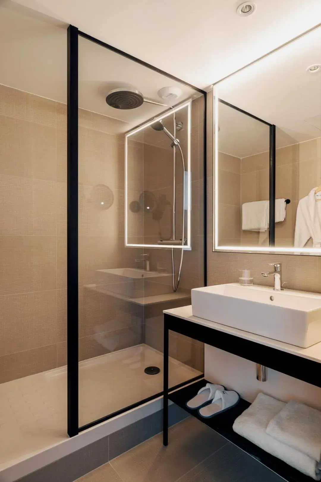 Classic Double Room in Novotel Saint-Quentin en Yvelines Classic Double Room in Novotel Saint-Quentin en Yvelines