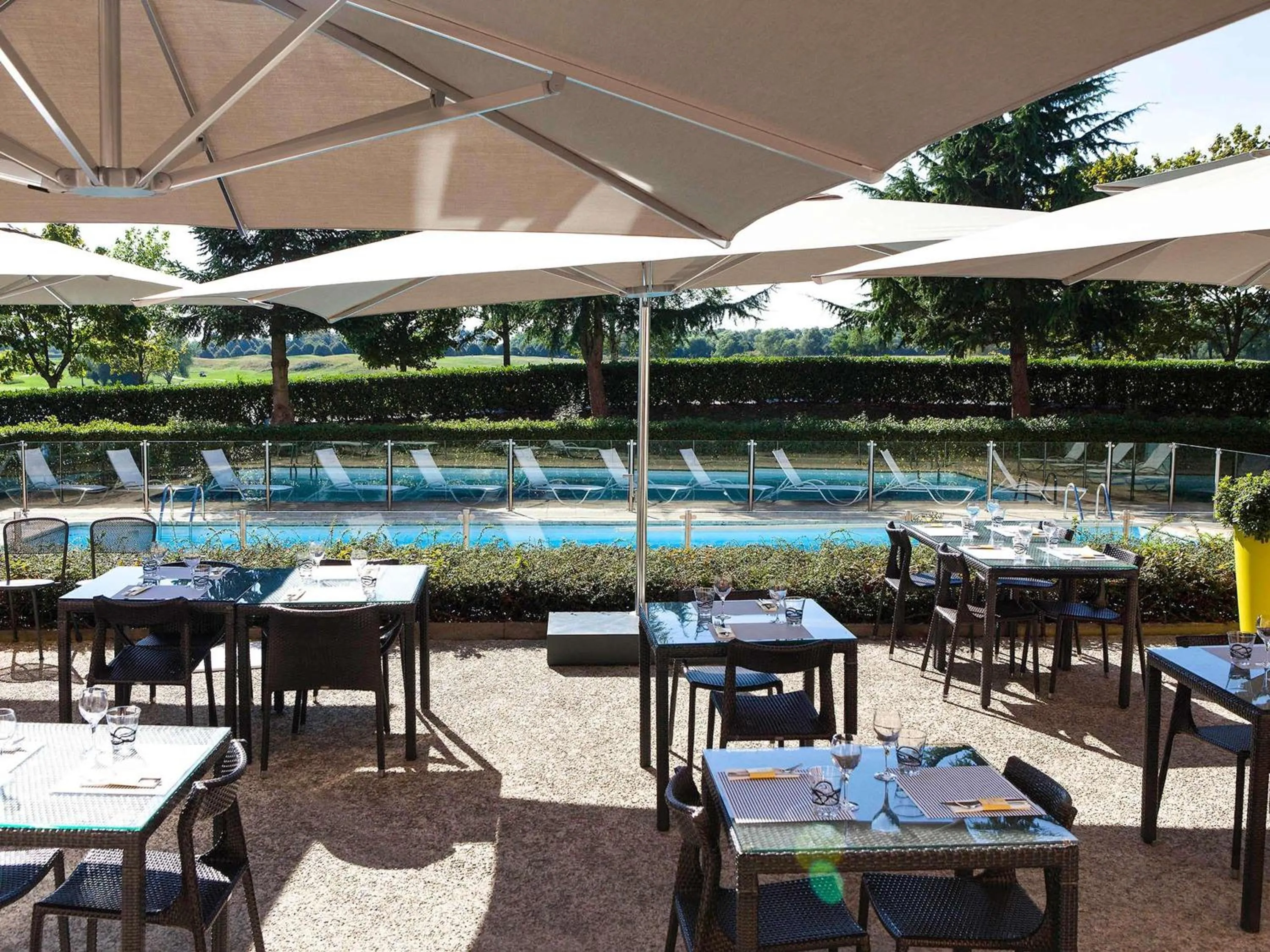 Lounge or bar in Novotel Saint-Quentin en Yvelines