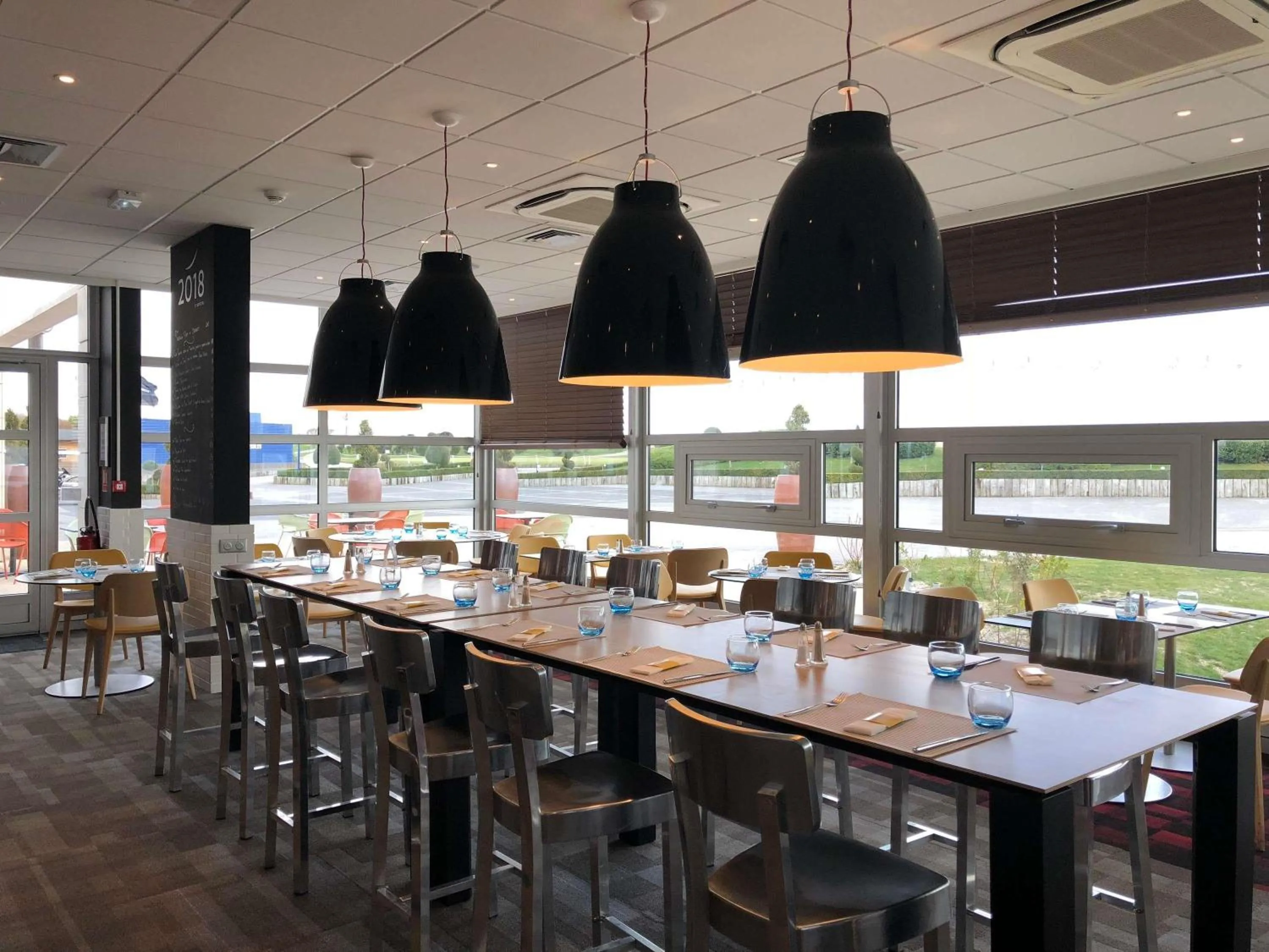 Restaurant/places to eat in Novotel Saint-Quentin en Yvelines